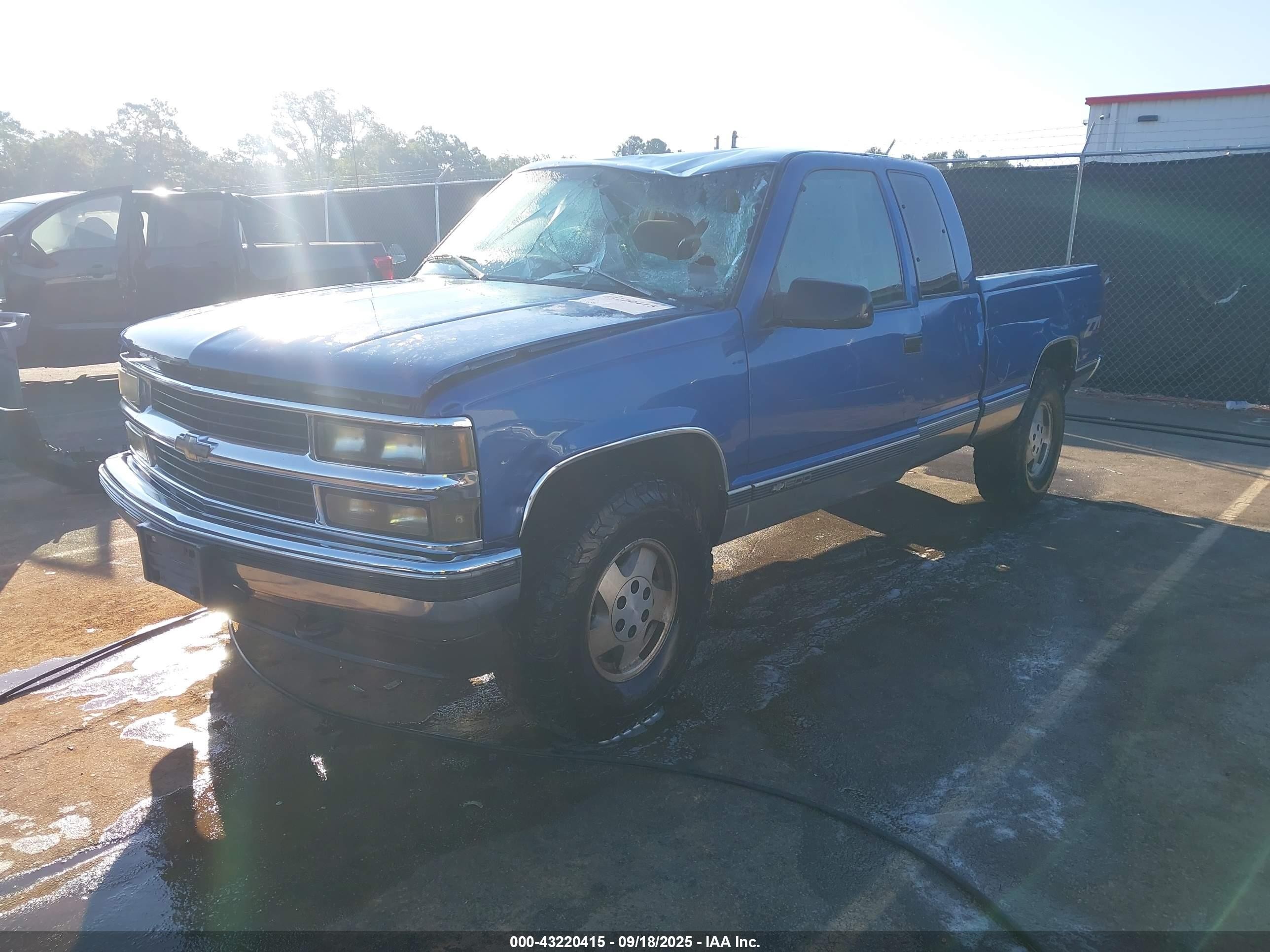 1997 Chevrolet K1500 Fleetside Blue vin: 2GCEK19R8V1125041