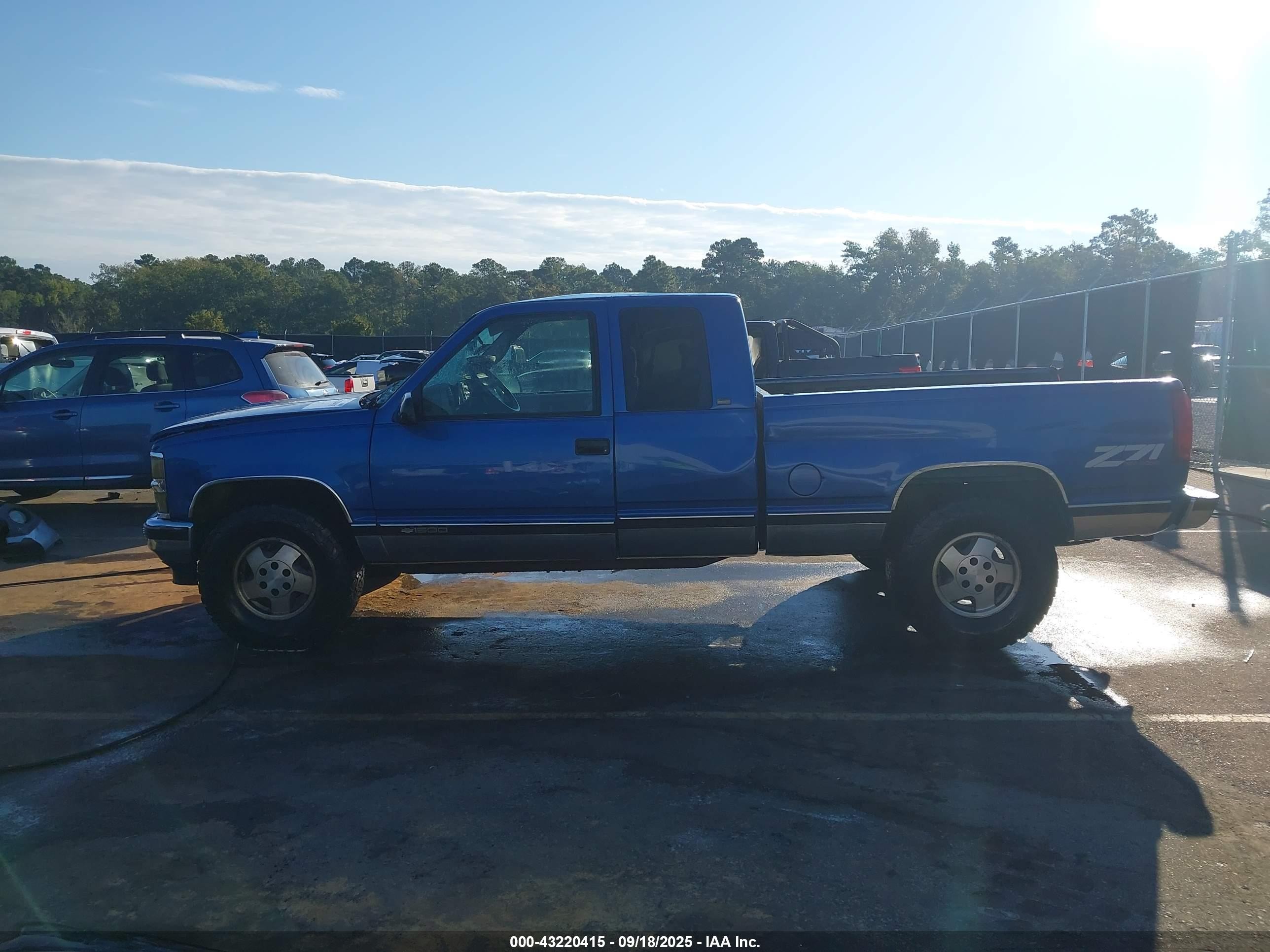 1997 Chevrolet K1500 Fleetside Blue vin: 2GCEK19R8V1125041
