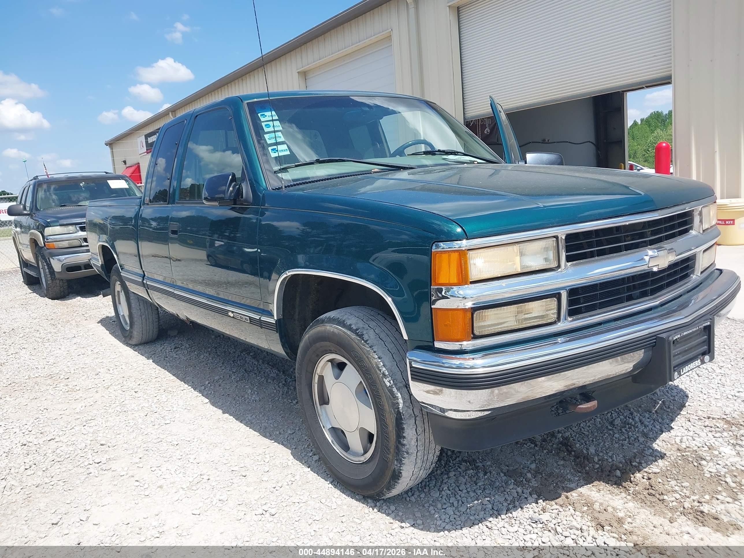 1997 Chevrolet K1500 Fleetside Зеленый vin: 2GCEK19R8V1162140