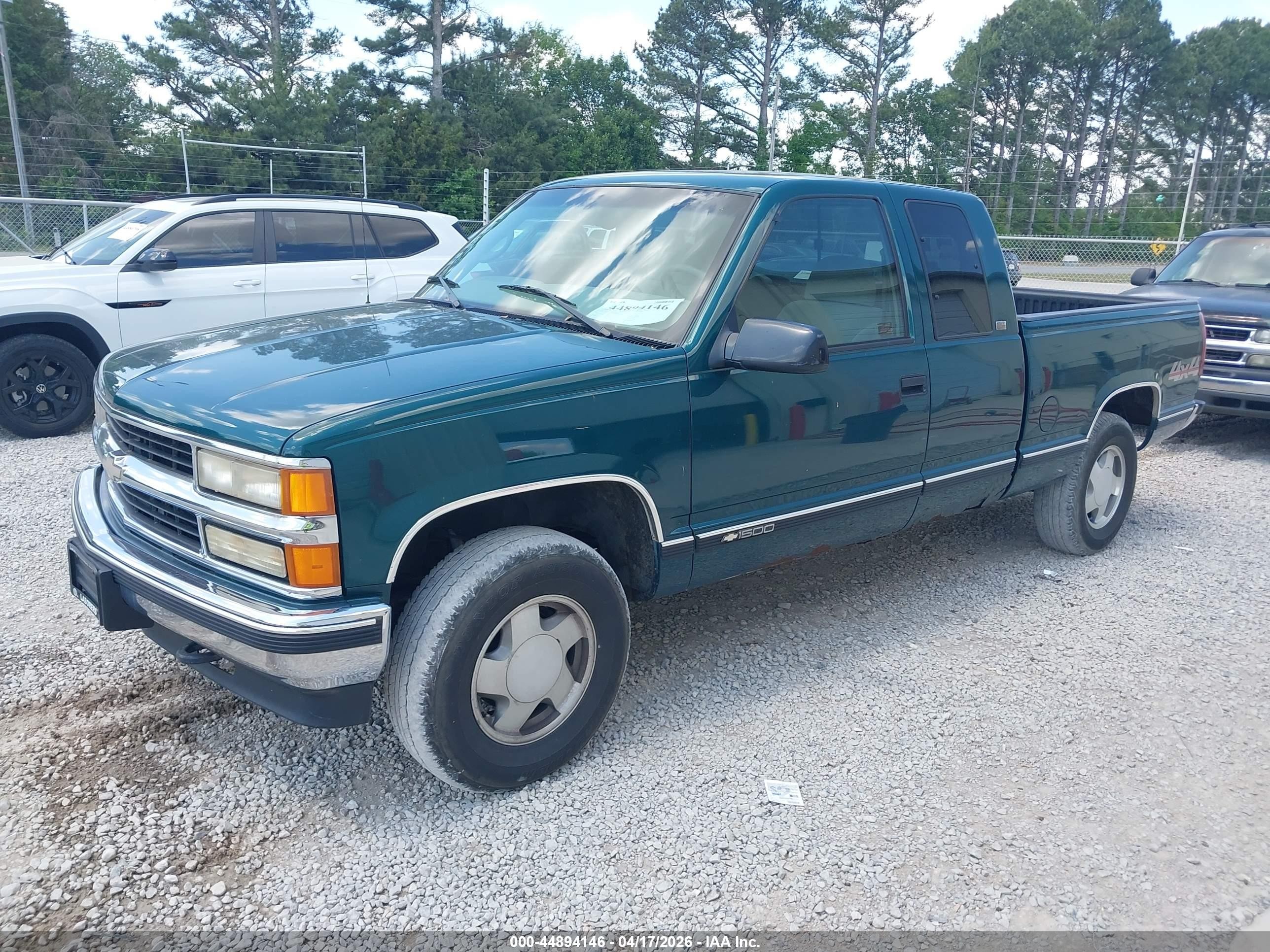 1997 Chevrolet K1500 Fleetside Зеленый vin: 2GCEK19R8V1162140