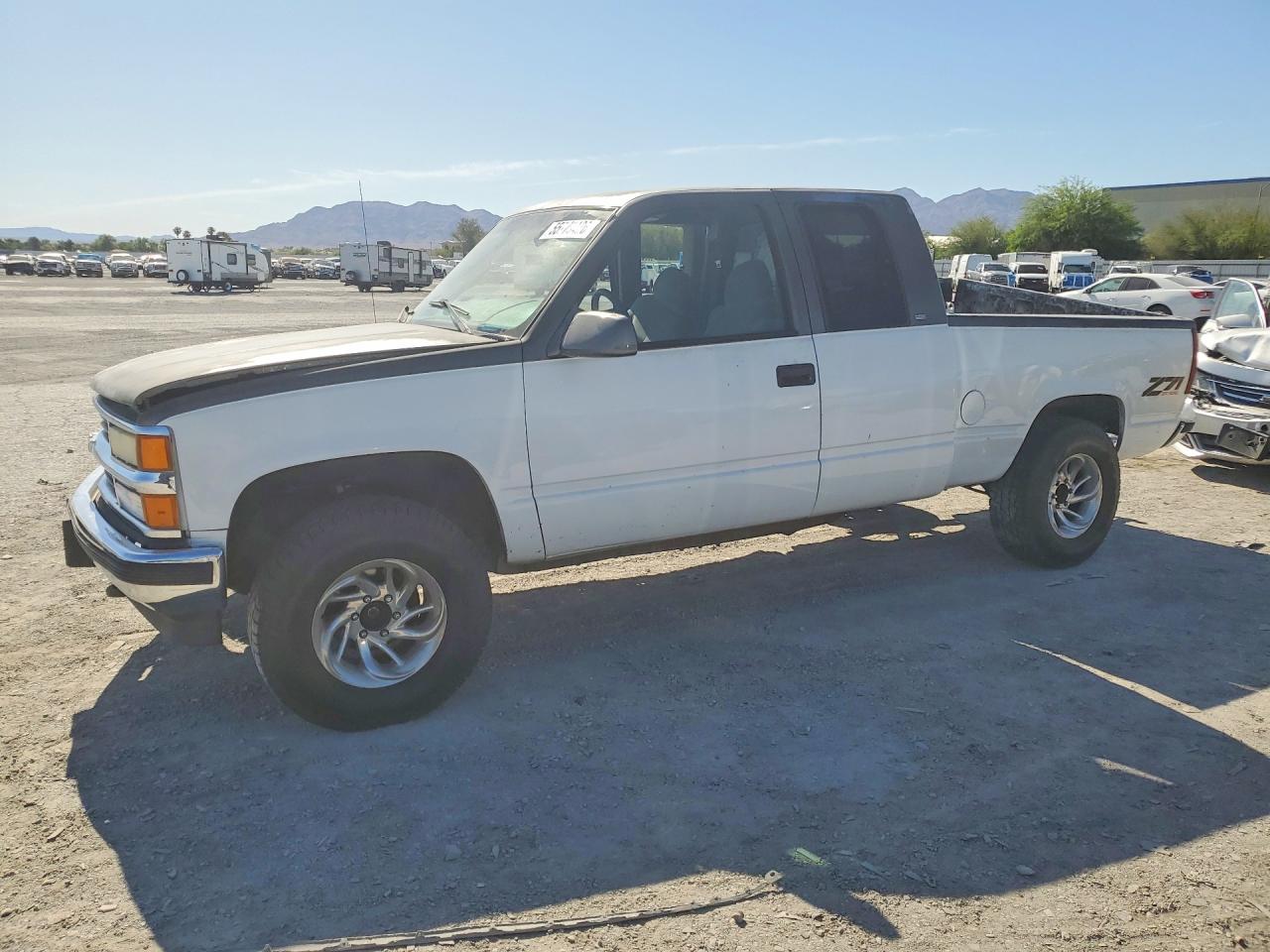 1998 Chevrolet Gmt-400 K1500 White vin: 2GCEK19R8W1247027