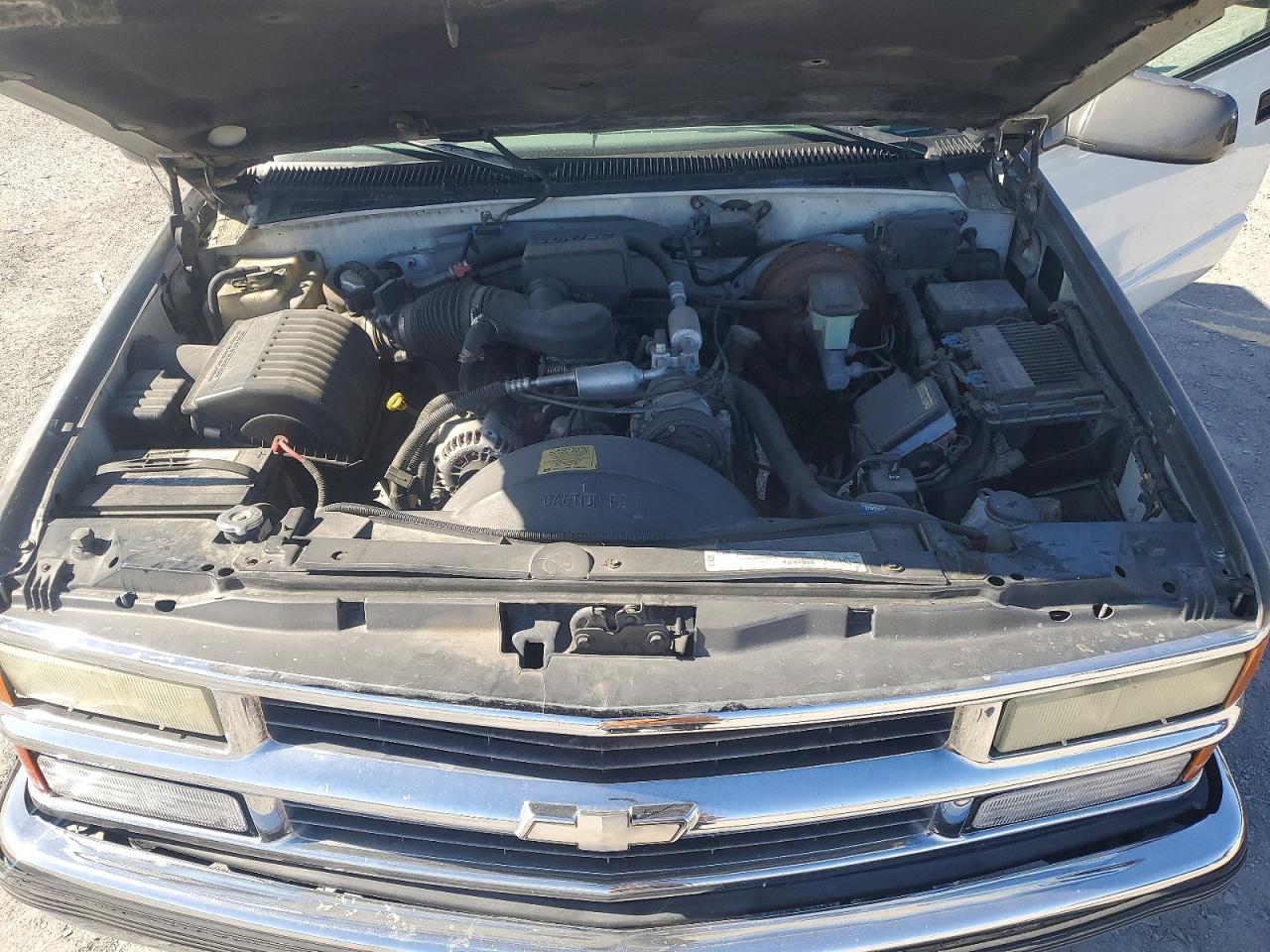 1998 Chevrolet Gmt-400 K1500 White vin: 2GCEK19R8W1247027