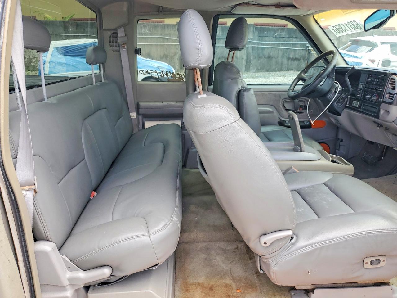 1998 Chevrolet Gmt-400 K1500 Two Tone vin: 2GCEK19R8W1276253