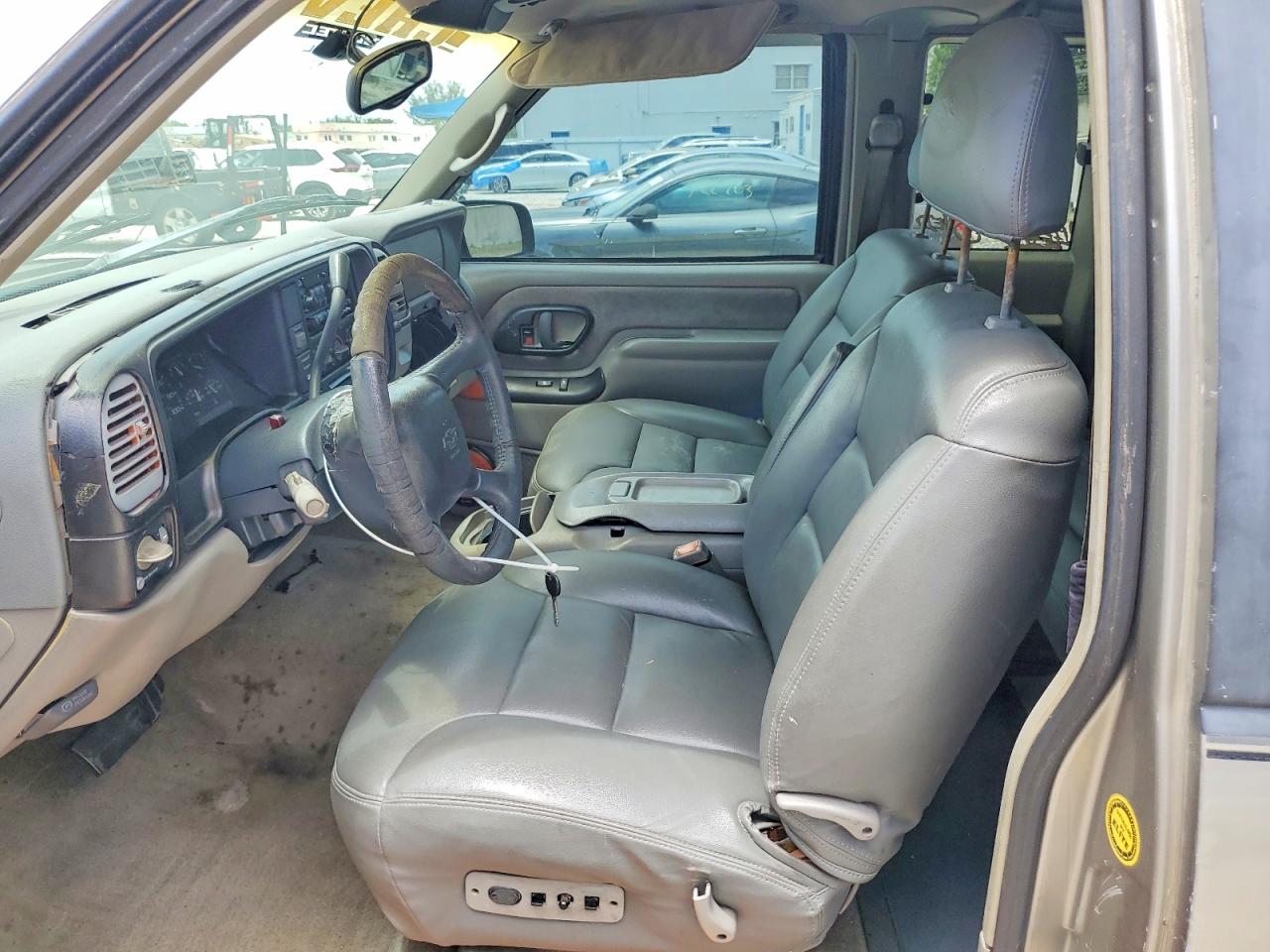1998 Chevrolet Gmt-400 K1500 Two Tone vin: 2GCEK19R8W1276253