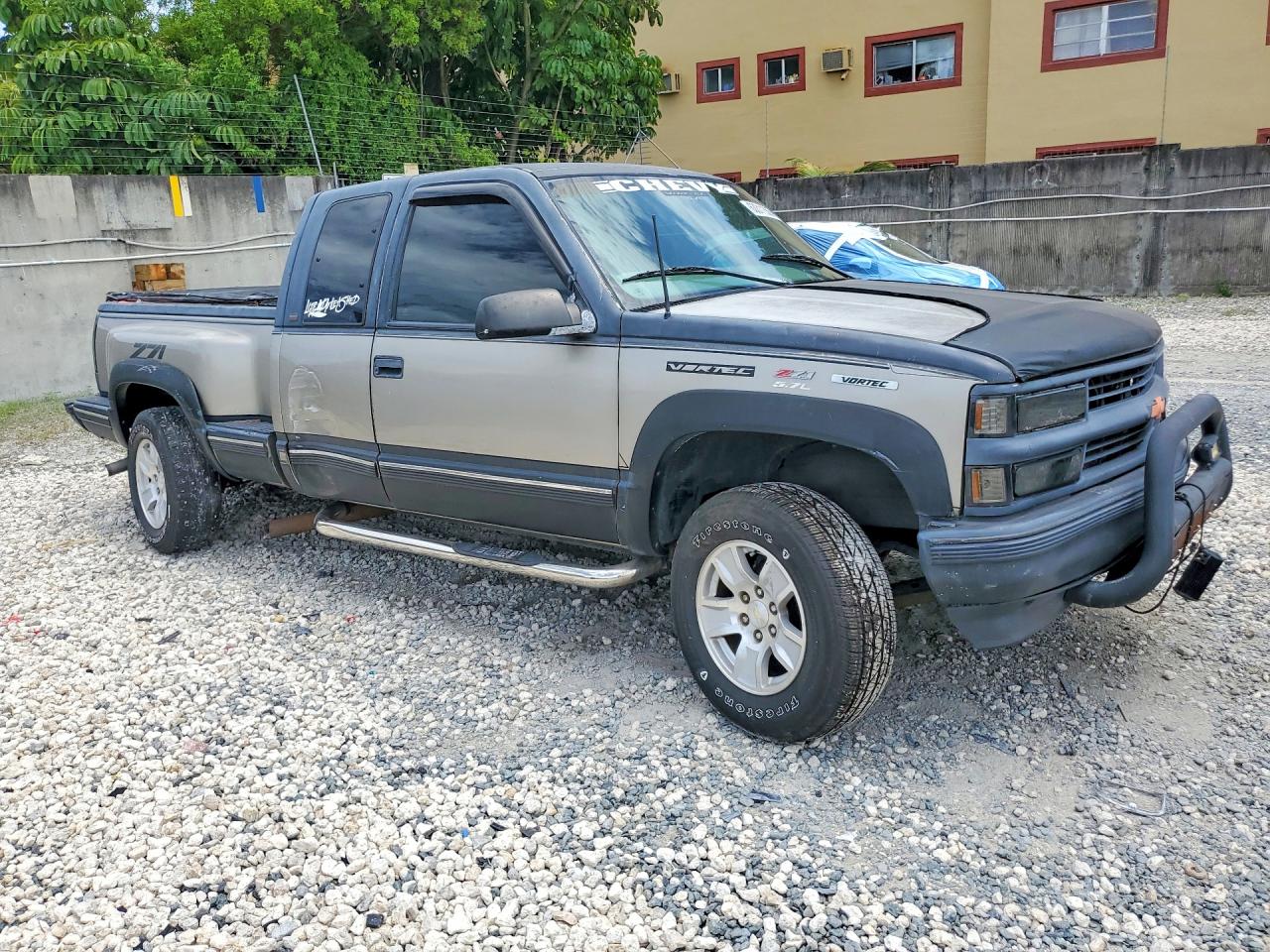 1998 Chevrolet Gmt-400 K1500 Two Tone vin: 2GCEK19R8W1276253