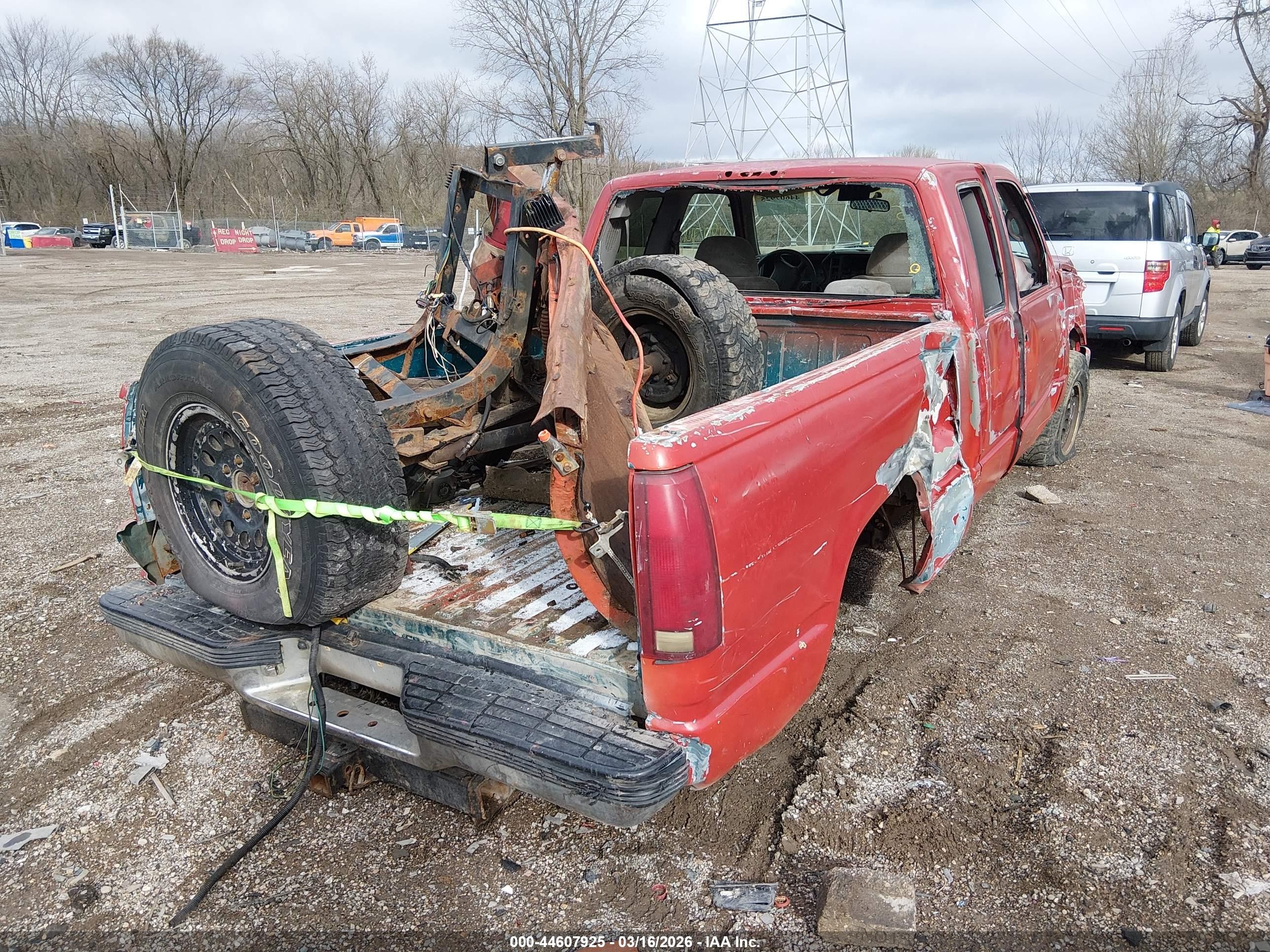 1997 Chevrolet K1500 Fleetside Красный vin: 2GCEK19R9V1115585