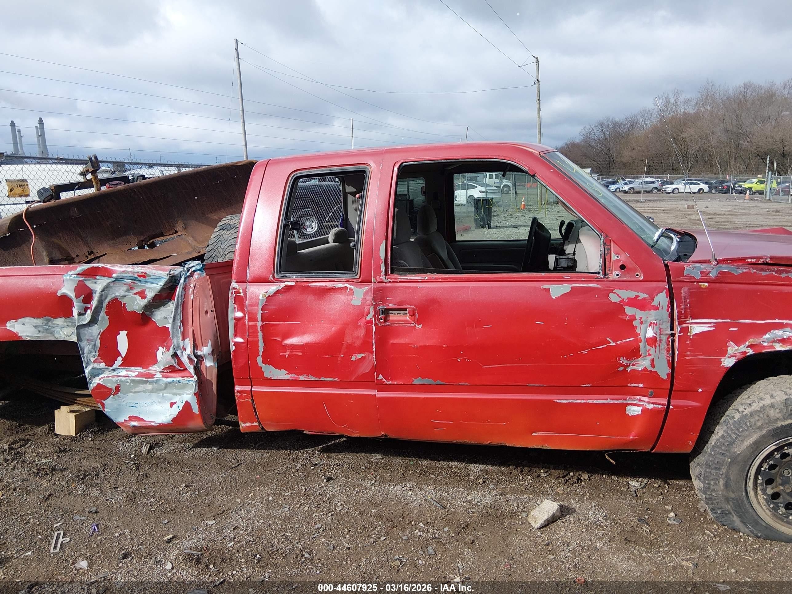 1997 Chevrolet K1500 Fleetside Красный vin: 2GCEK19R9V1115585