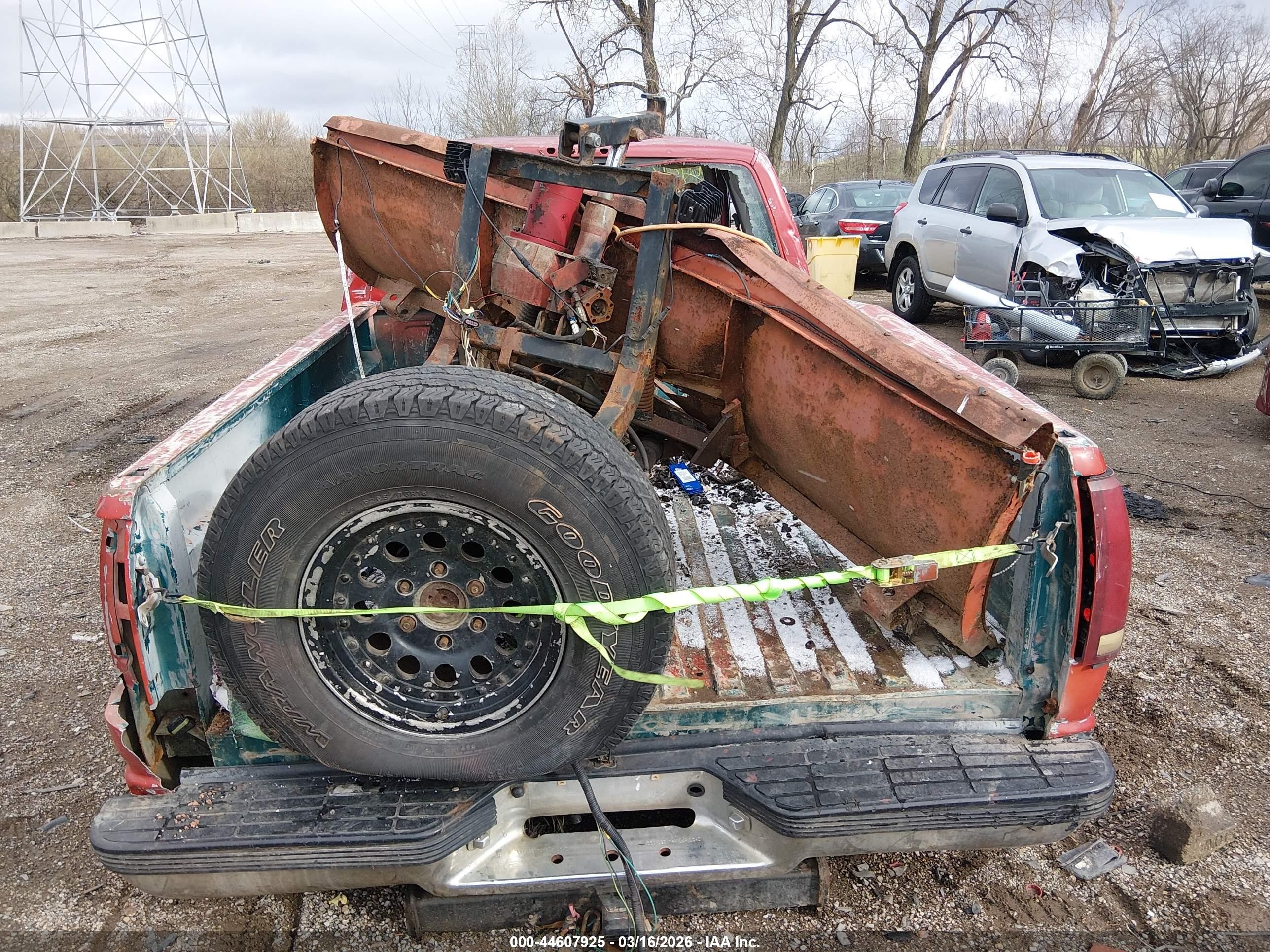 1997 Chevrolet K1500 Fleetside Красный vin: 2GCEK19R9V1115585