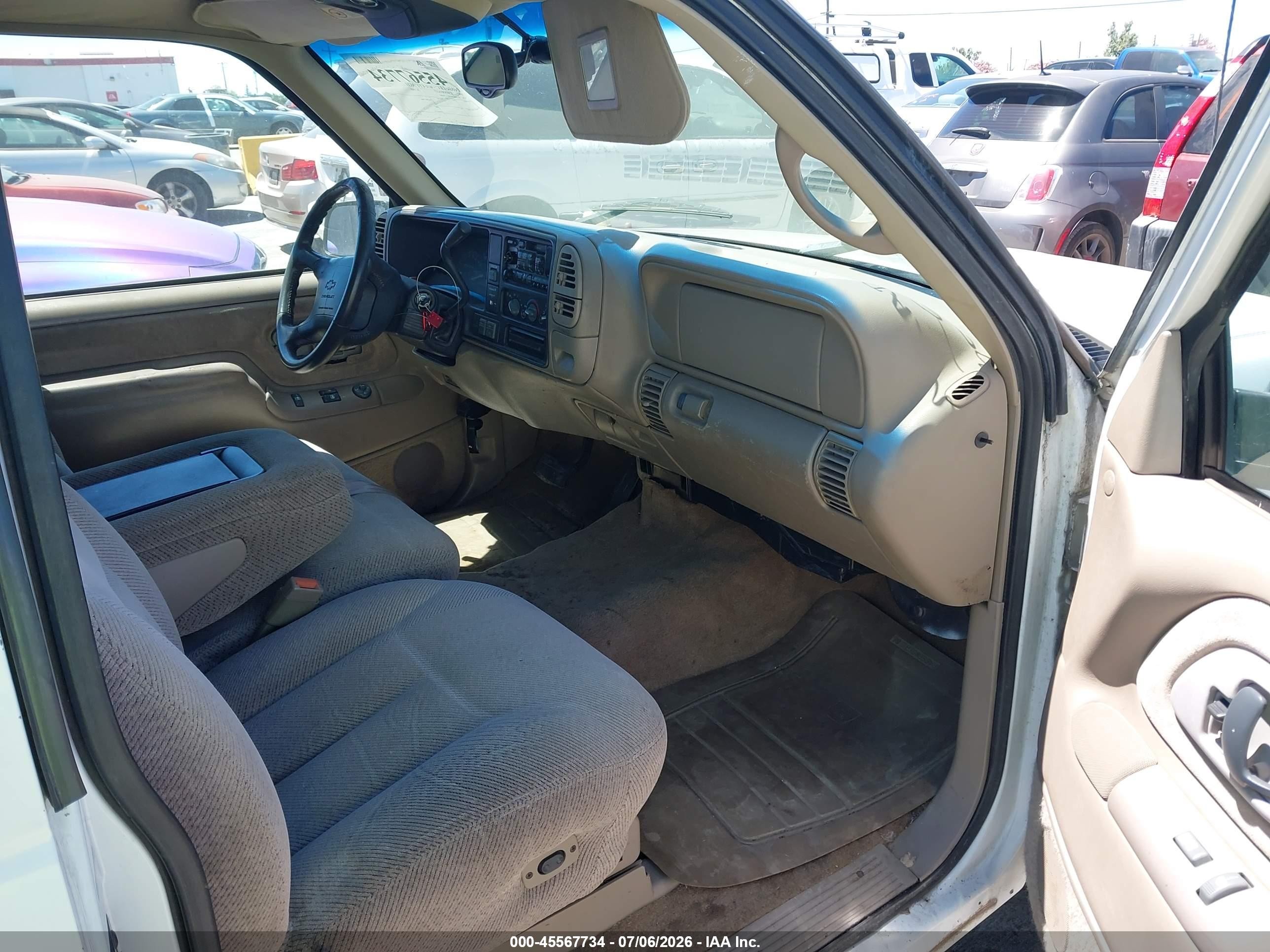 1997 Chevrolet K1500 Fleetside White vin: 2GCEK19RXV1256083