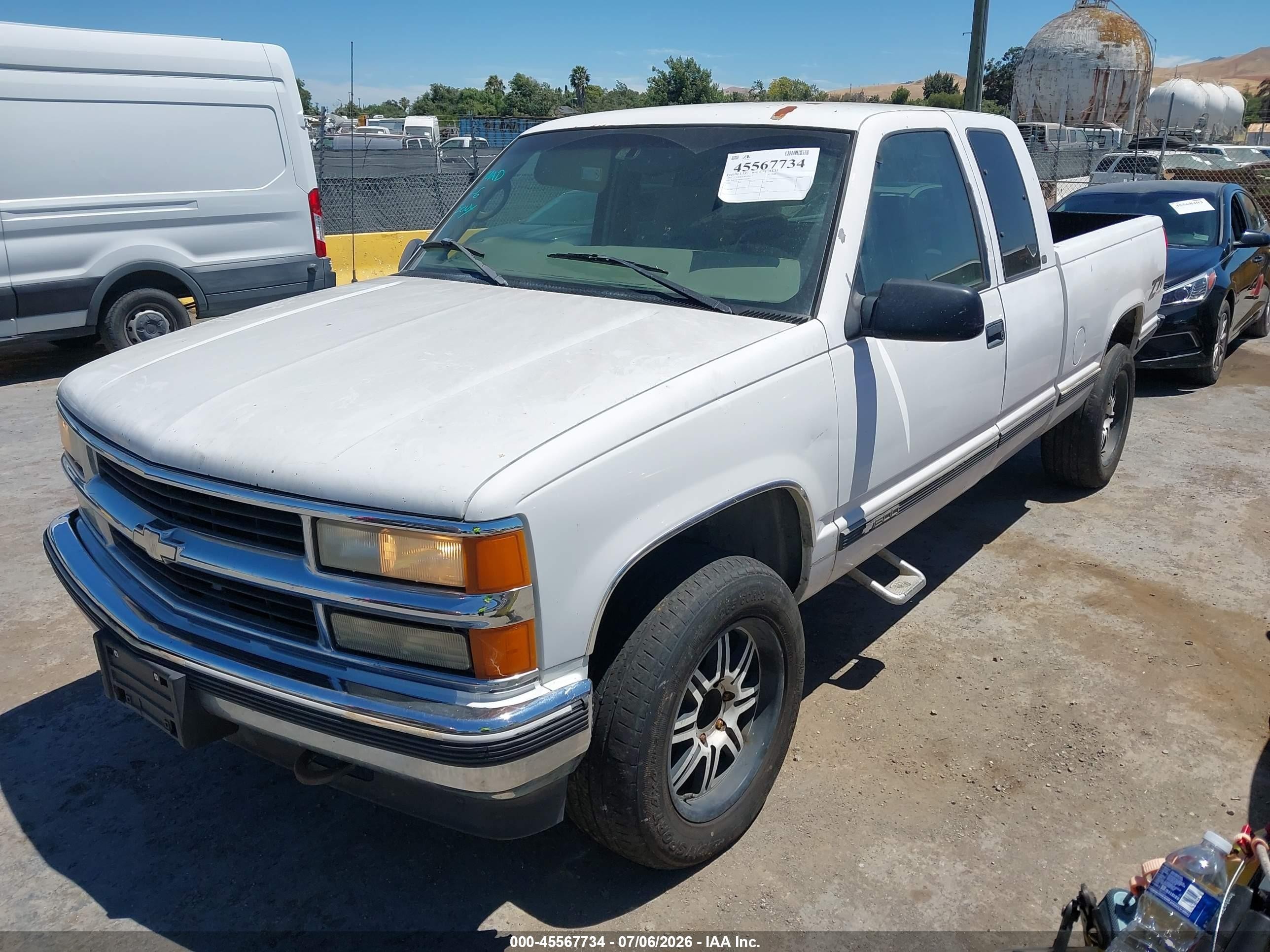 1997 Chevrolet K1500 Fleetside White vin: 2GCEK19RXV1256083