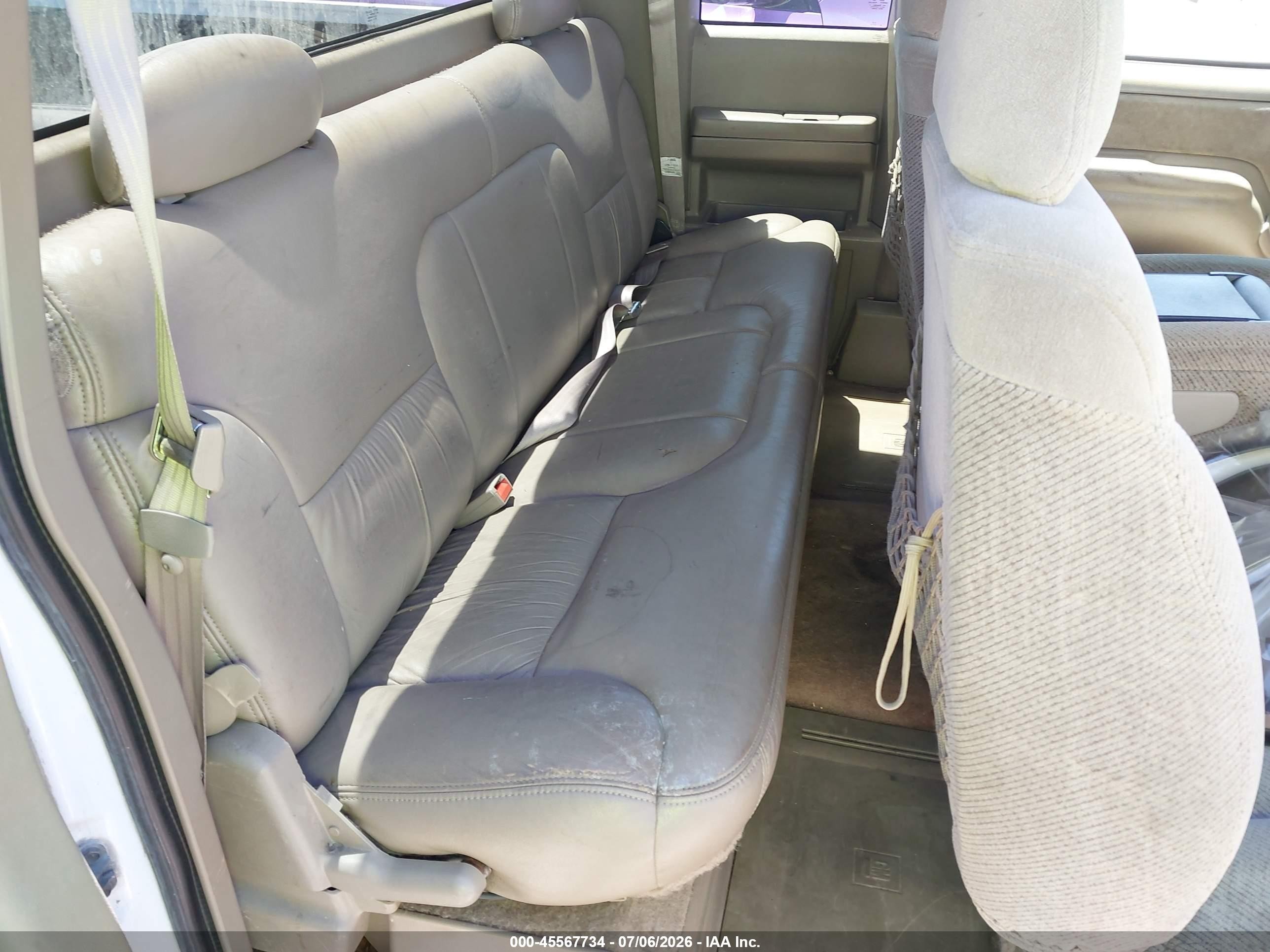 1997 Chevrolet K1500 Fleetside White vin: 2GCEK19RXV1256083