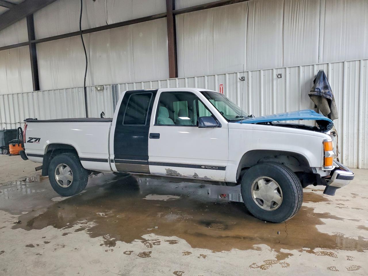 1998 Chev Chevy1500 White vin: 2GCEK19RXW1247319