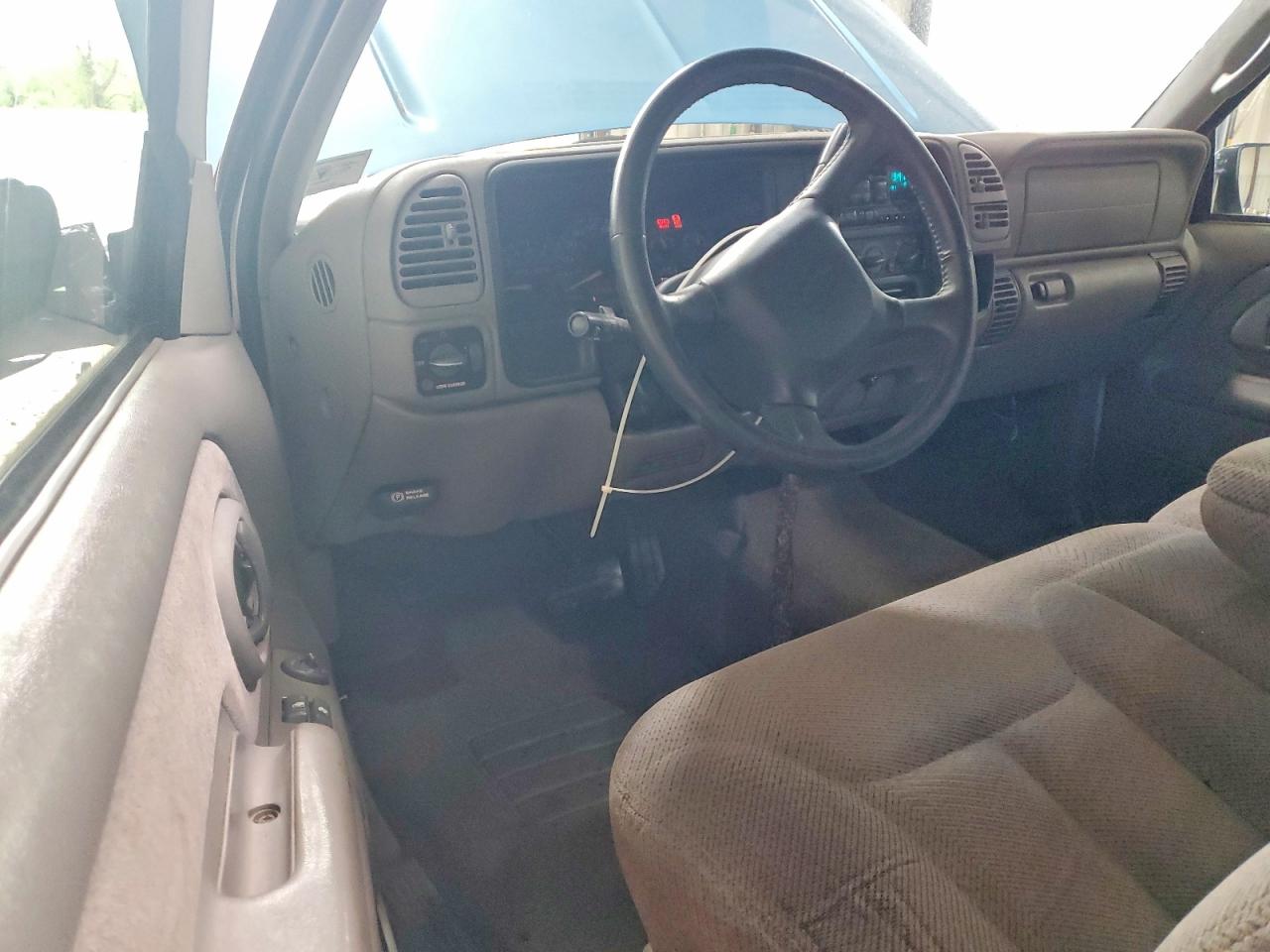 1998 Chev Chevy1500 White vin: 2GCEK19RXW1247319