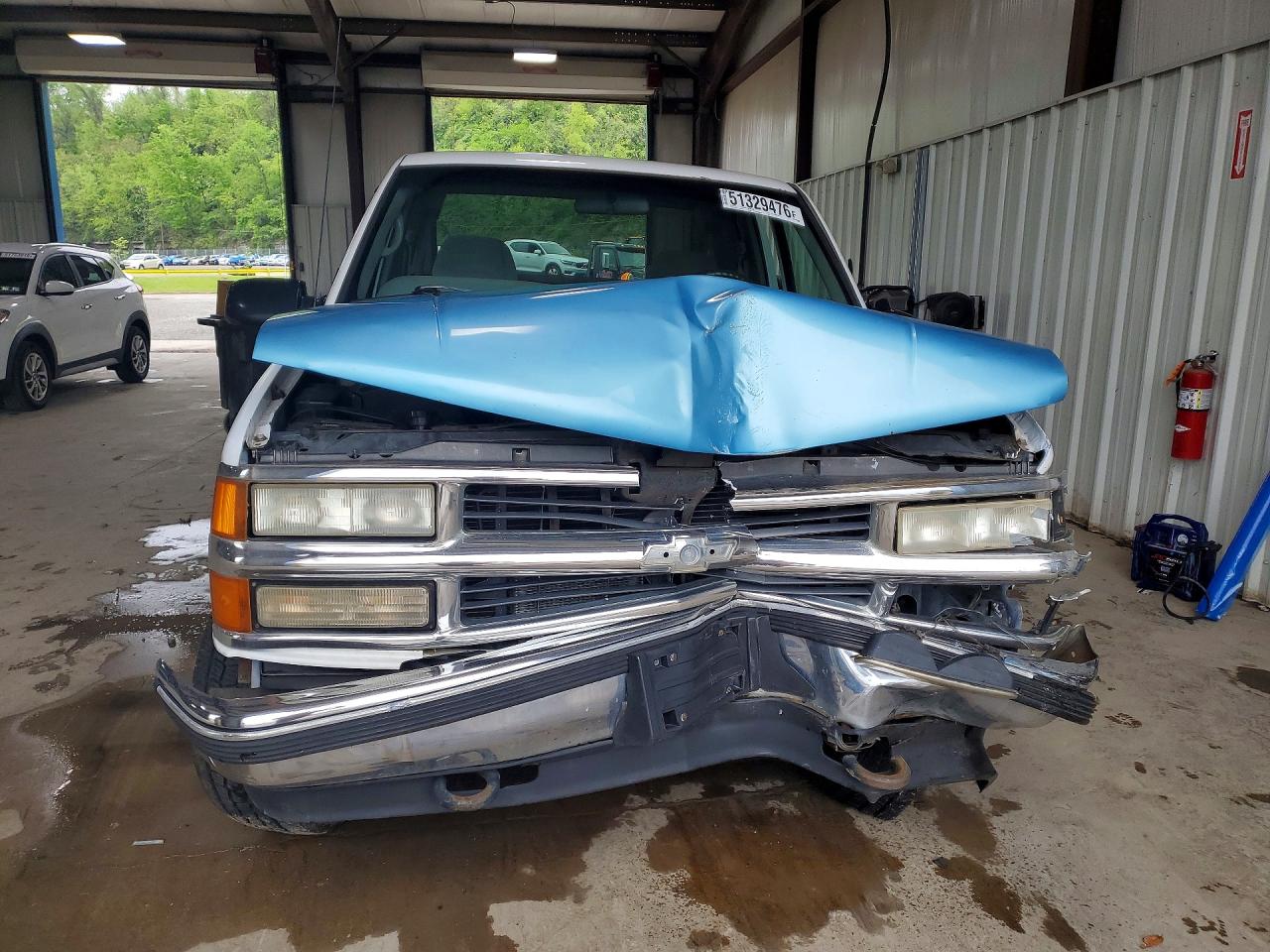 1998 Chev Chevy1500 White vin: 2GCEK19RXW1247319