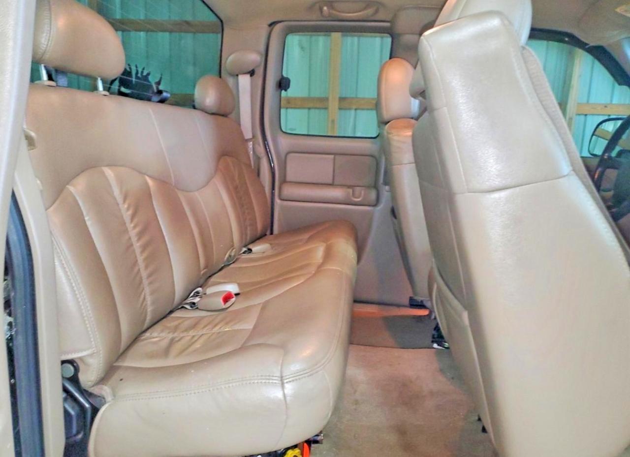 2002 Chevrolet Silverado Unknown Black vin: 2GCEK19T021176346