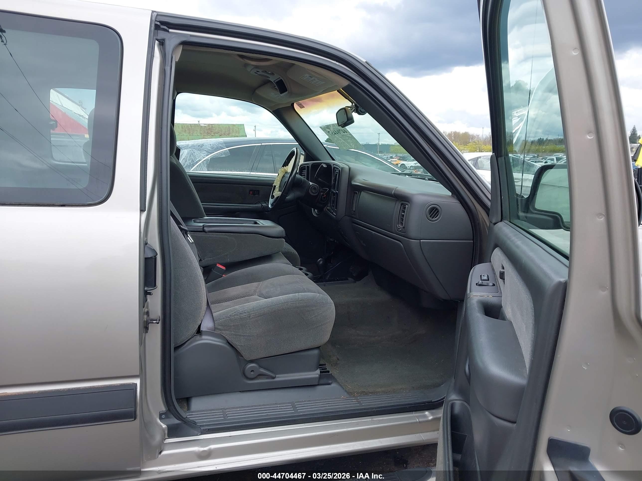 2003 Chevrolet Silverado 1500 Ls Серебряный vin: 2GCEK19T031104810