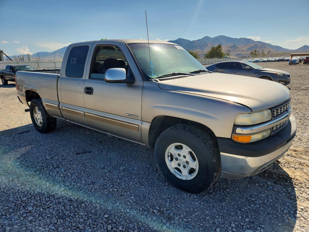 2001 Chevrolet Silverado 1500 Серебряный vin: 2GCEK19T111352464
