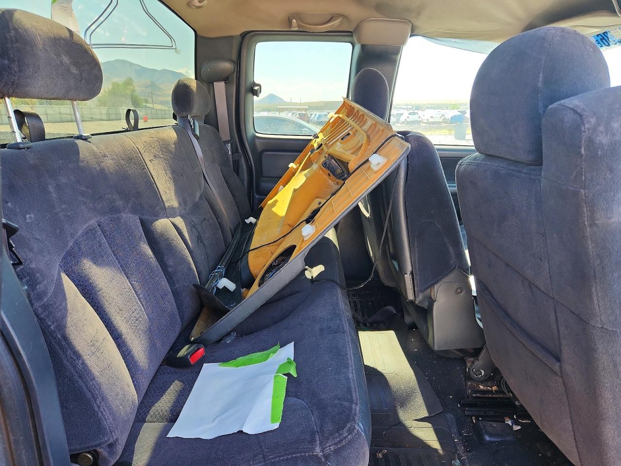 2001 Chevrolet Silverado 1500 Серебряный vin: 2GCEK19T111352464