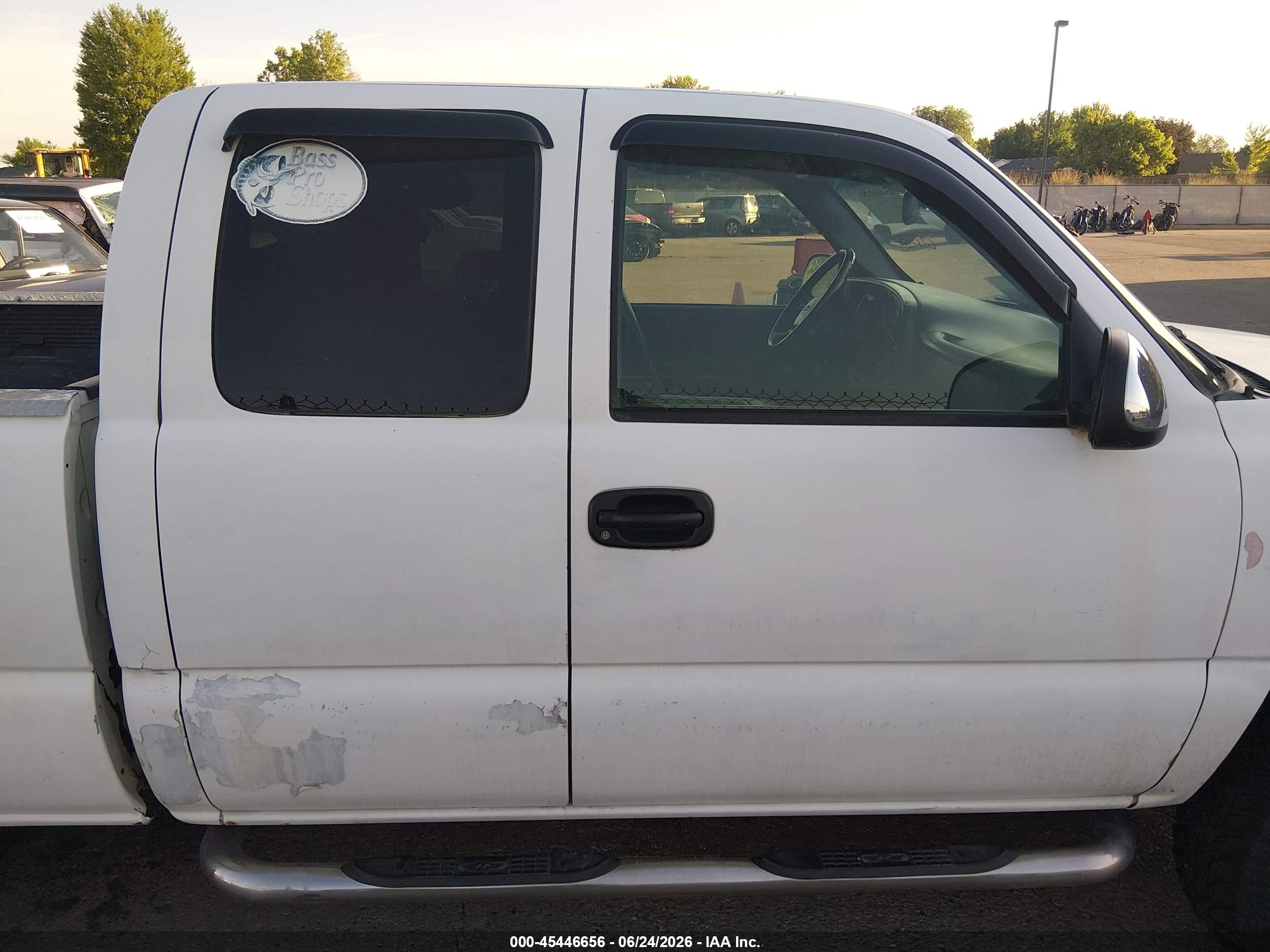 2002 Chevrolet Silverado 1500 Ls White vin: 2GCEK19T121426502