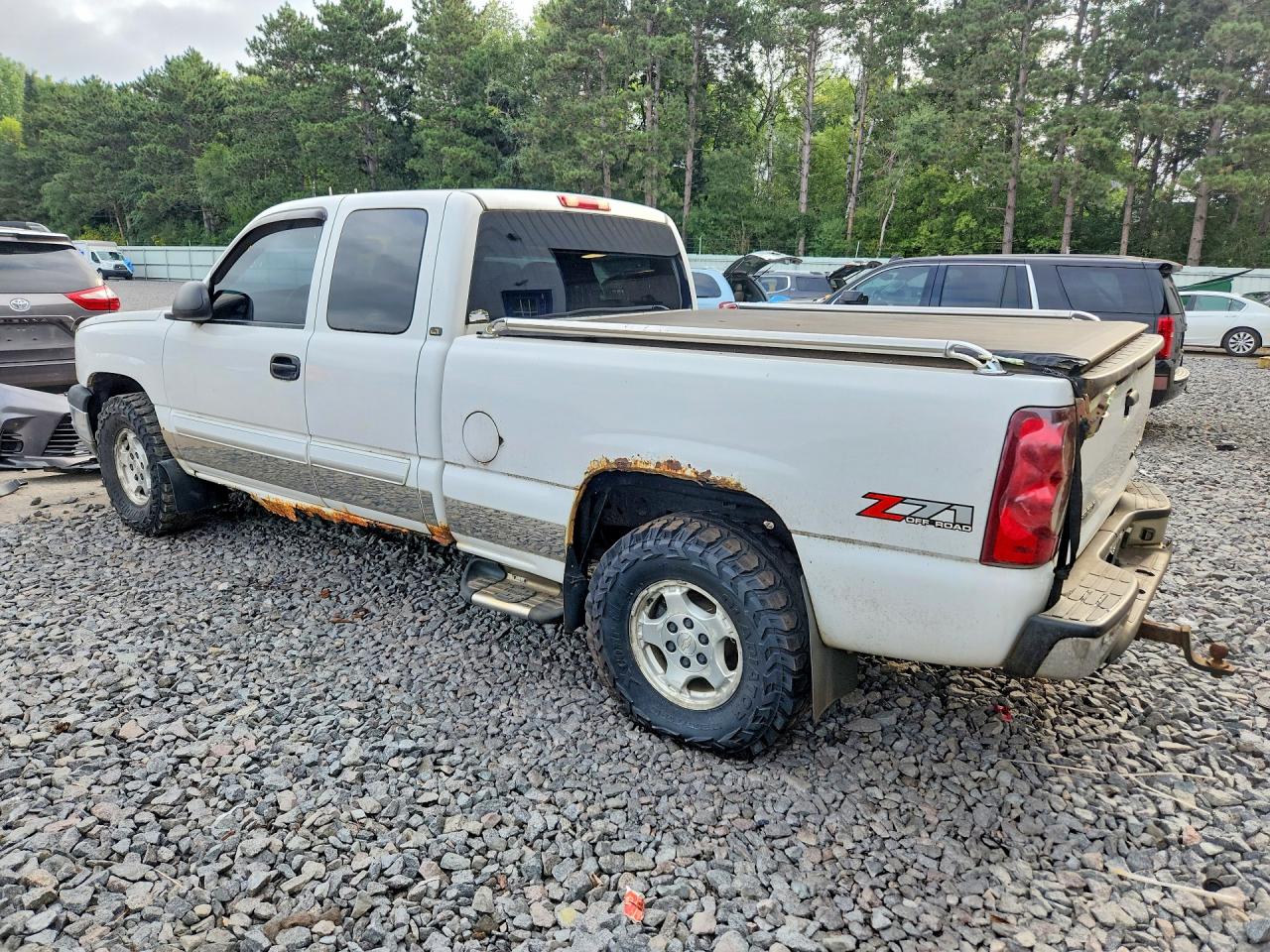 2003 Chevrolet Silverado K1500 White vin: 2GCEK19T131236197