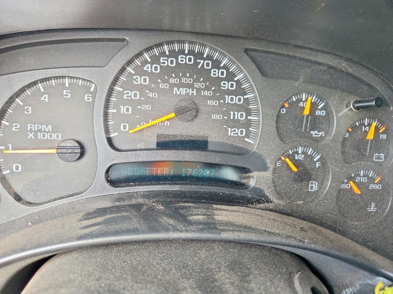 2004 Chevrolet Silverado K1500 White vin: 2GCEK19T141115008