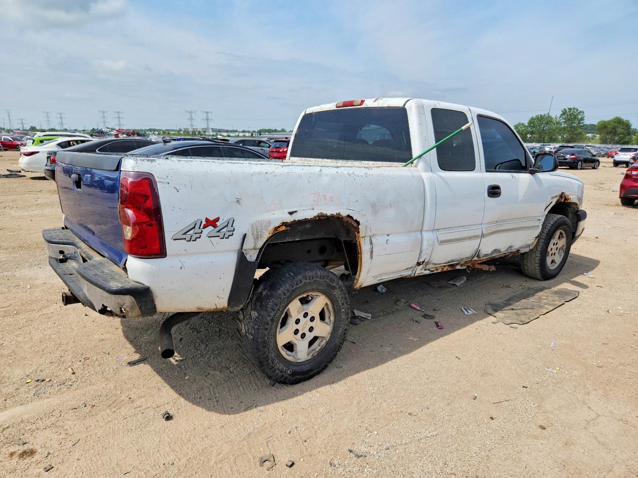 2004 Chevrolet Silverado K1500 White vin: 2GCEK19T141115008