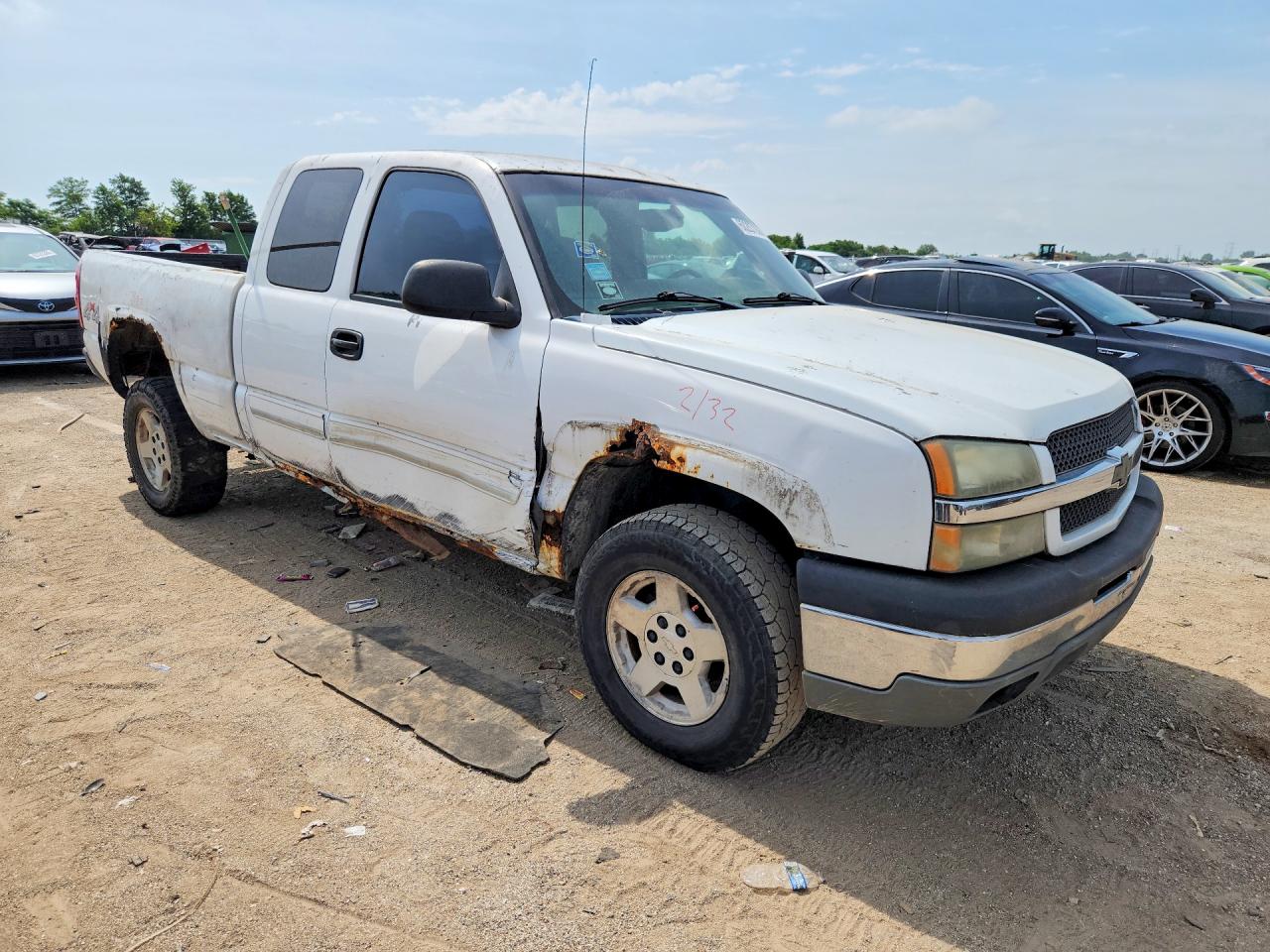 2004 Chevrolet Silverado K1500 White vin: 2GCEK19T141115008