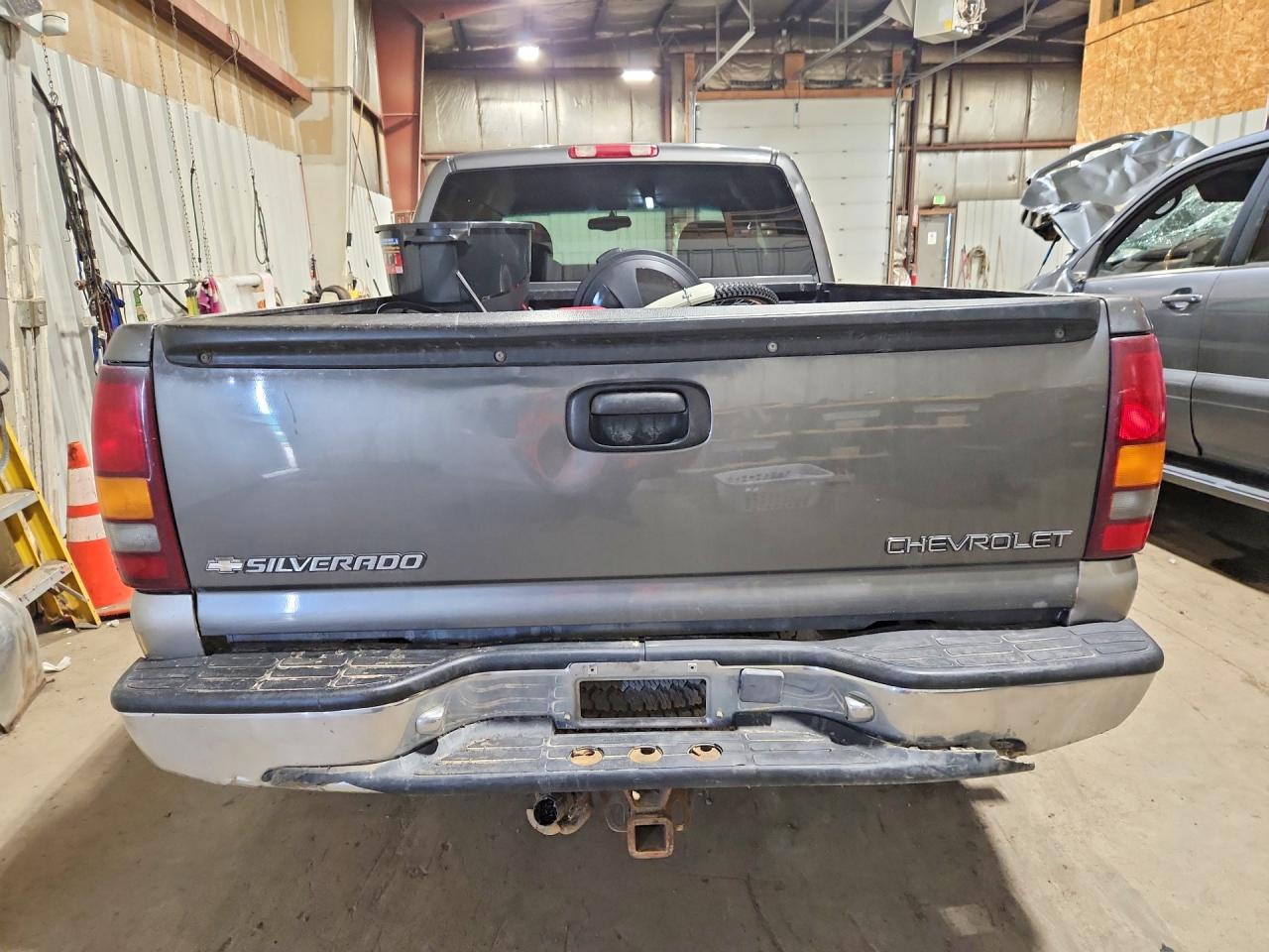 2000 Chevrolet Silverado K1500 Серый vin: 2GCEK19T1Y1359134