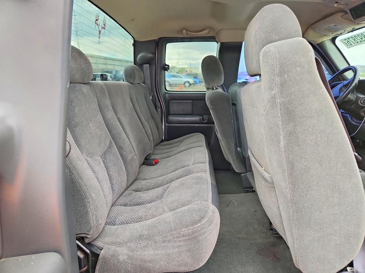 2004 Chevrolet Silverado K1500 Белый vin: 2GCEK19T441212901