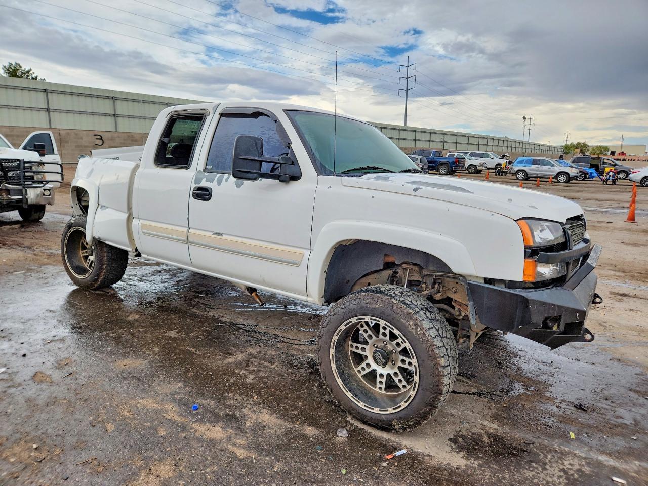 2004 Chevrolet Silverado K1500 Белый vin: 2GCEK19T441212901