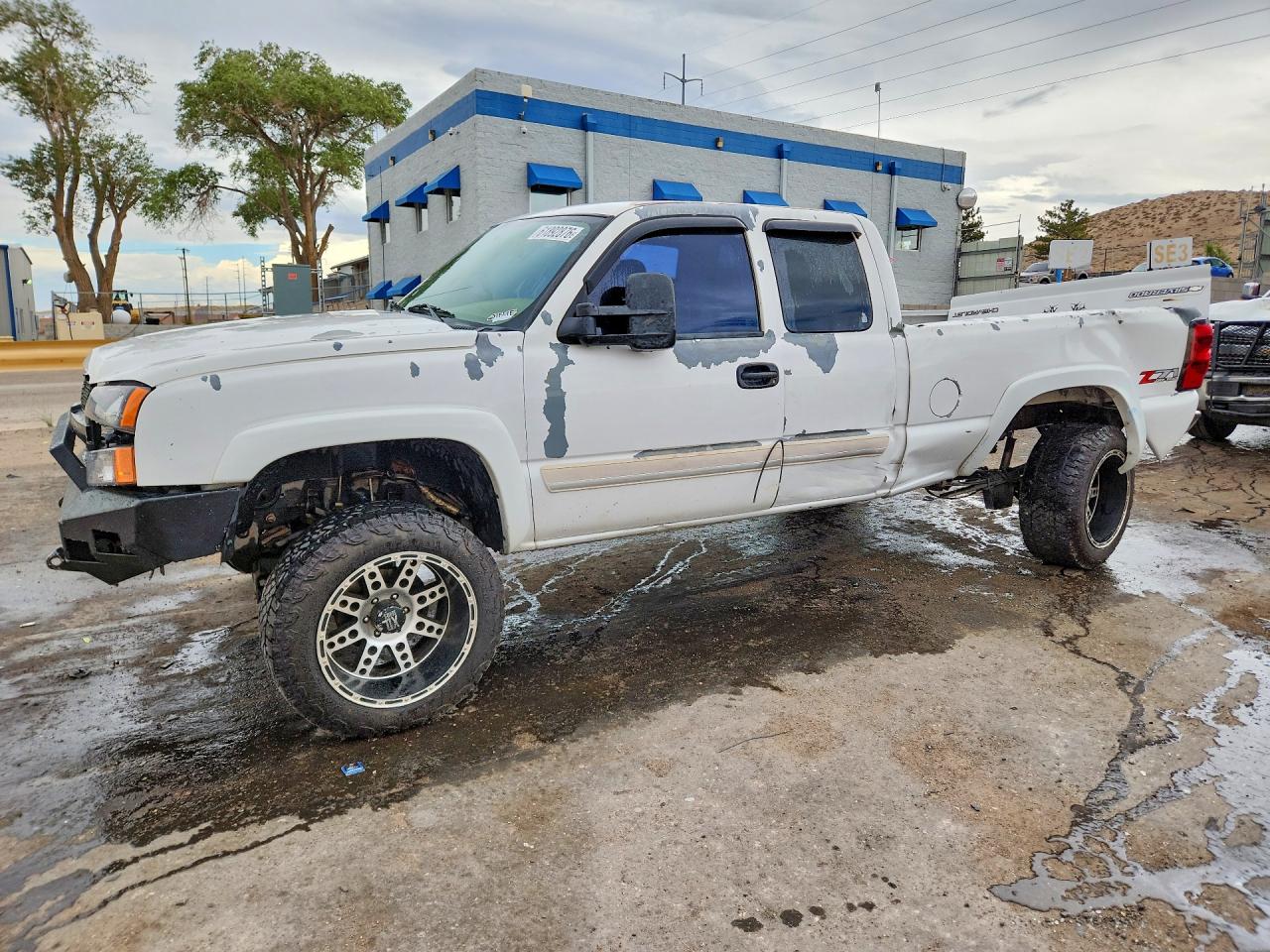 2004 Chevrolet Silverado K1500 Белый vin: 2GCEK19T441212901