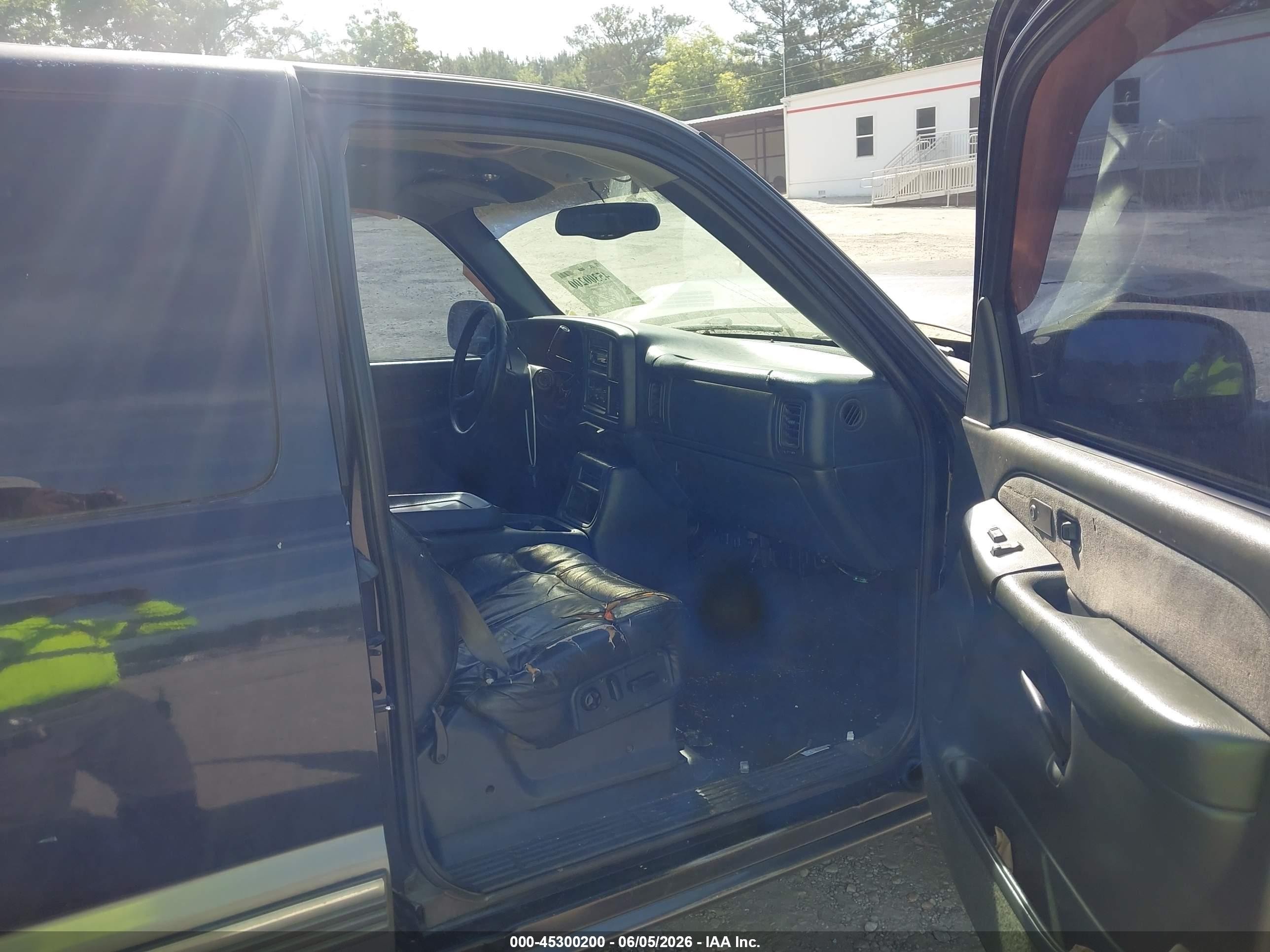 1999 Chevrolet Silverado 1500 Ls/lt Black vin: 2GCEK19T4X1136200
