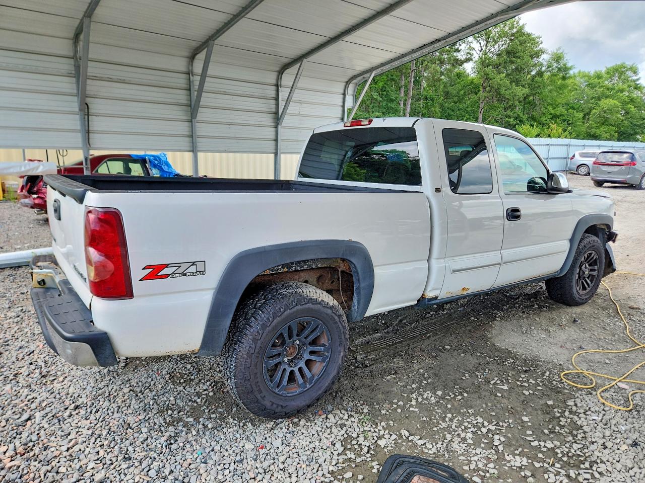 2003 Chevrolet Silverado K1500 White vin: 2GCEK19T631247552