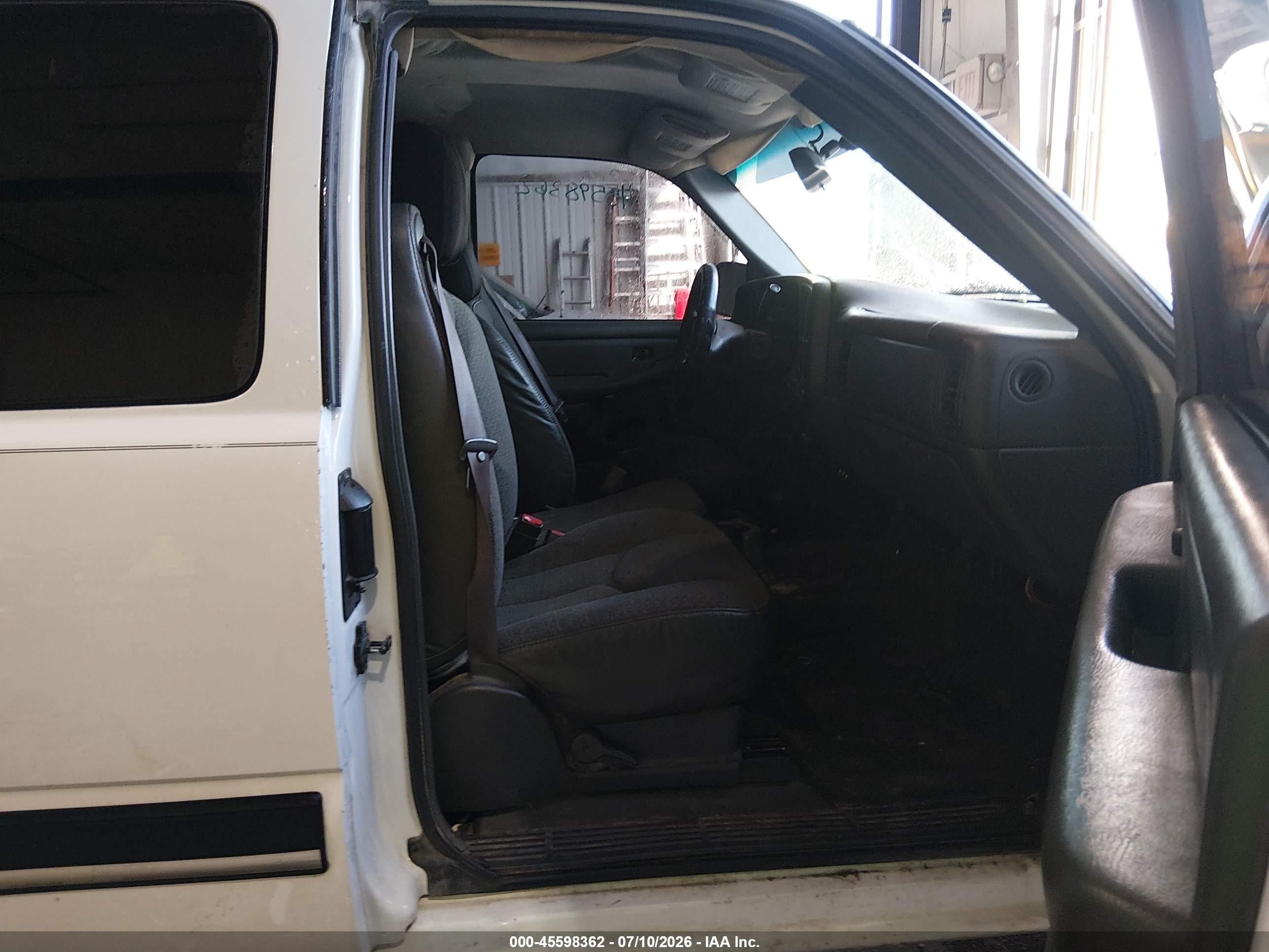 2003 Chevrolet Silverado 1500   White vin: 2GCEK19T631397144