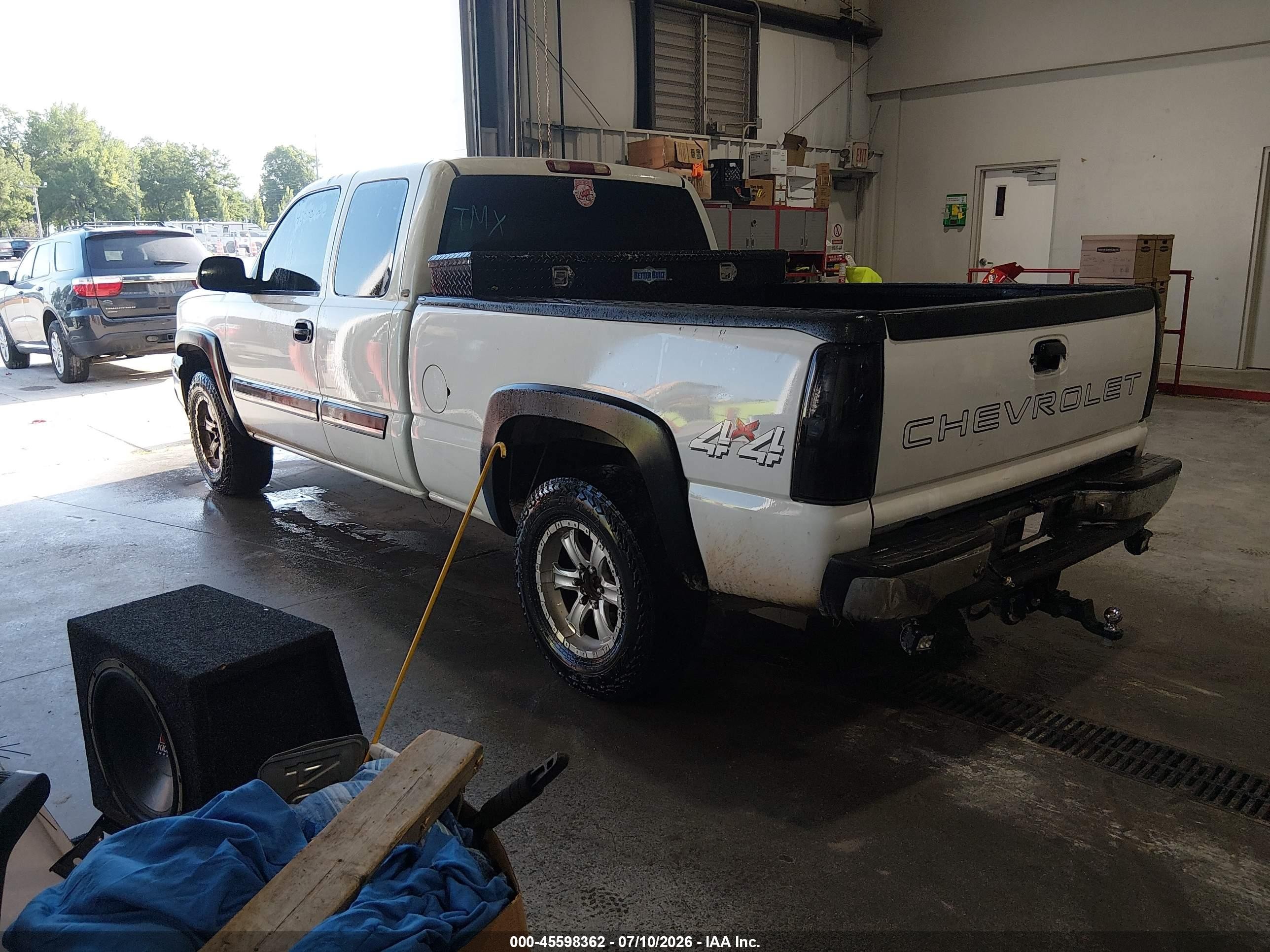 2003 Chevrolet Silverado 1500   White vin: 2GCEK19T631397144