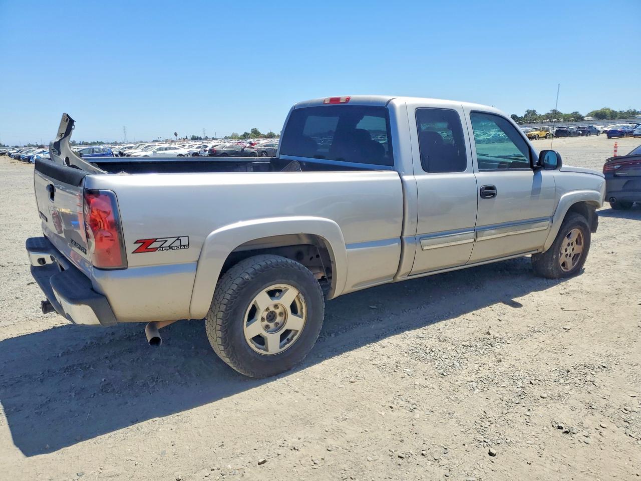 2004 Chevrolet Silverado K1500 Silver vin: 2GCEK19T641243017