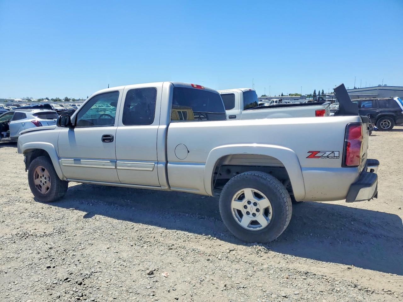 2004 Chevrolet Silverado K1500 Silver vin: 2GCEK19T641243017