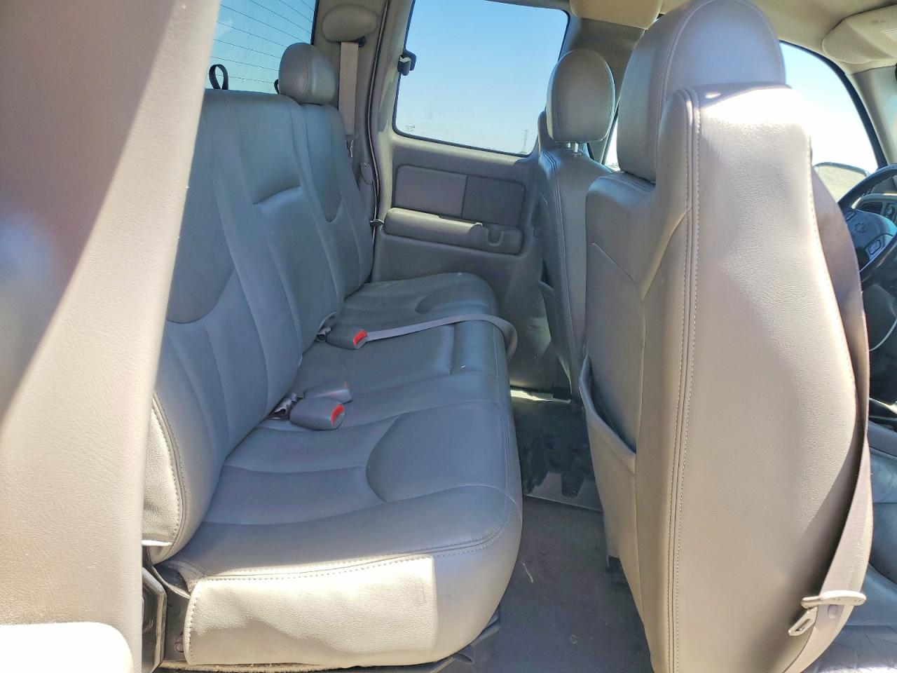 2004 Chevrolet Silverado K1500 Silver vin: 2GCEK19T641243017
