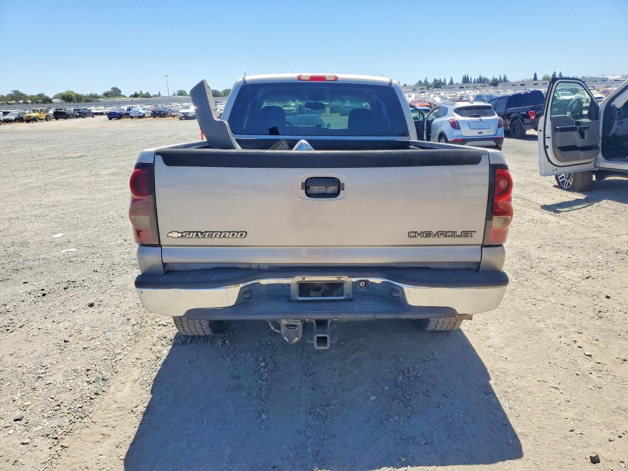 2004 Chevrolet Silverado K1500 Silver vin: 2GCEK19T641243017