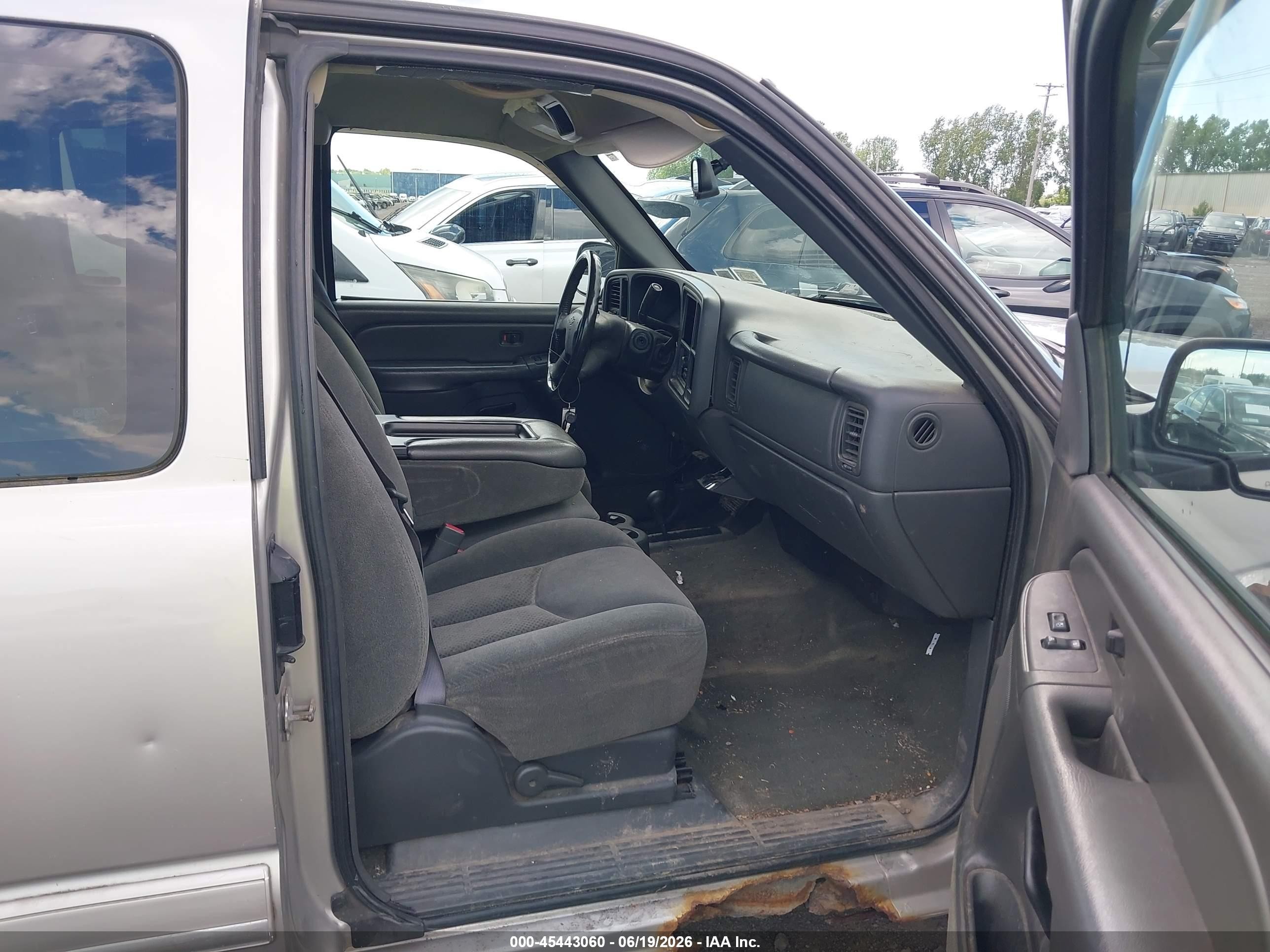 2004 Chevrolet Silverado 1500 Ls Серый vin: 2GCEK19T641338807