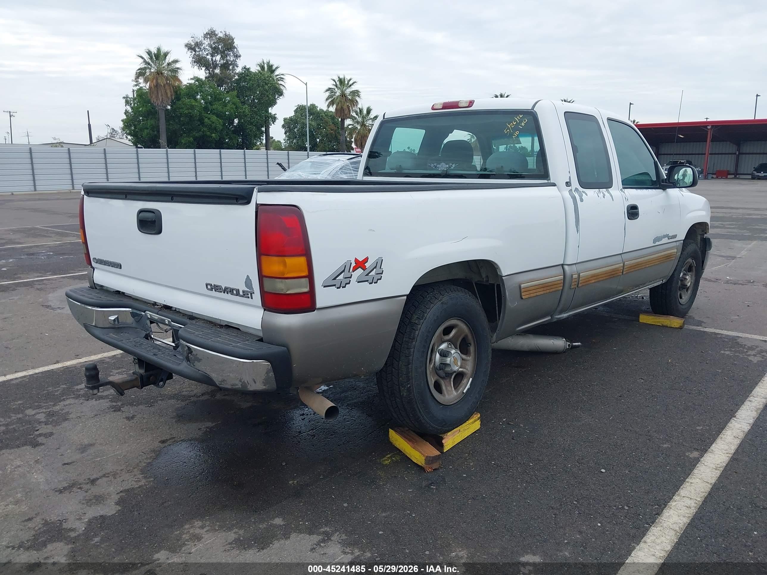 2001 Chevrolet Silverado 1500 Ls Белый vin: 2GCEK19T711259559