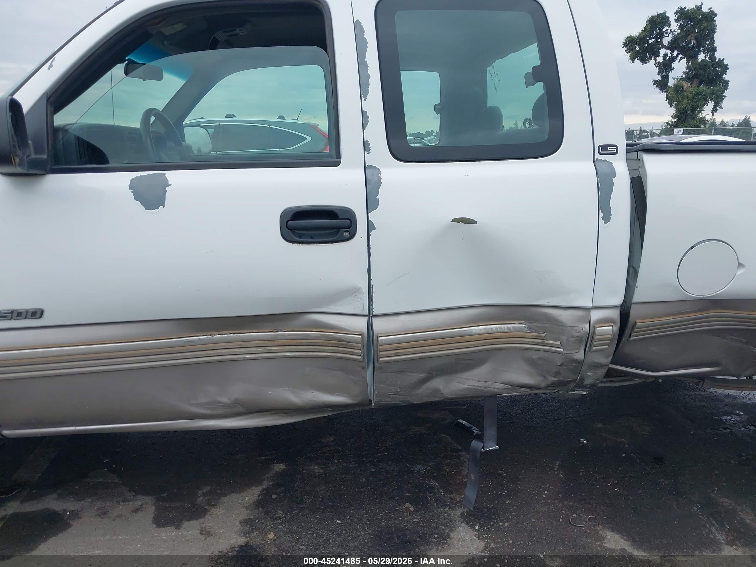 2001 Chevrolet Silverado 1500 Ls Белый vin: 2GCEK19T711259559