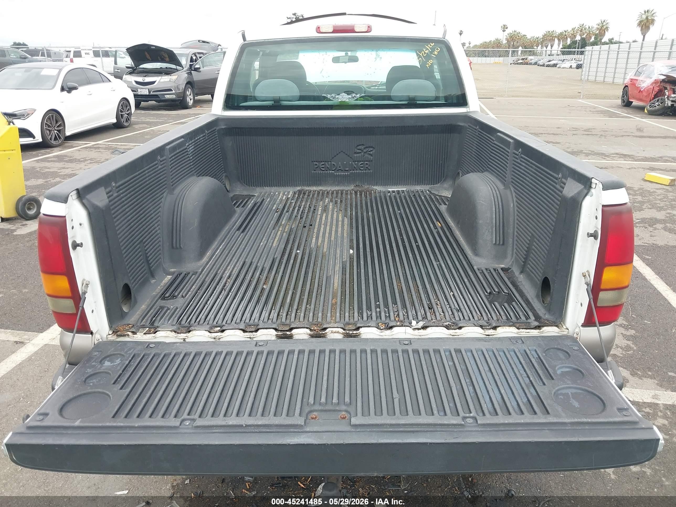 2001 Chevrolet Silverado 1500 Ls Белый vin: 2GCEK19T711259559