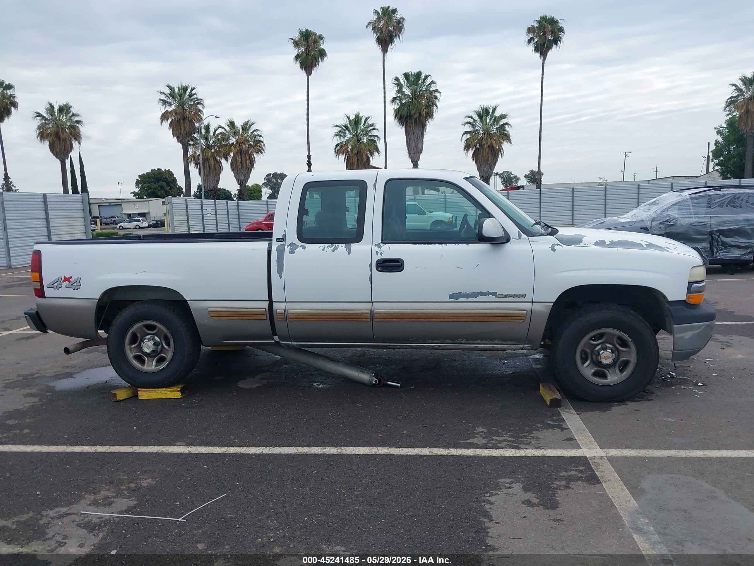 2001 Chevrolet Silverado 1500 Ls Белый vin: 2GCEK19T711259559