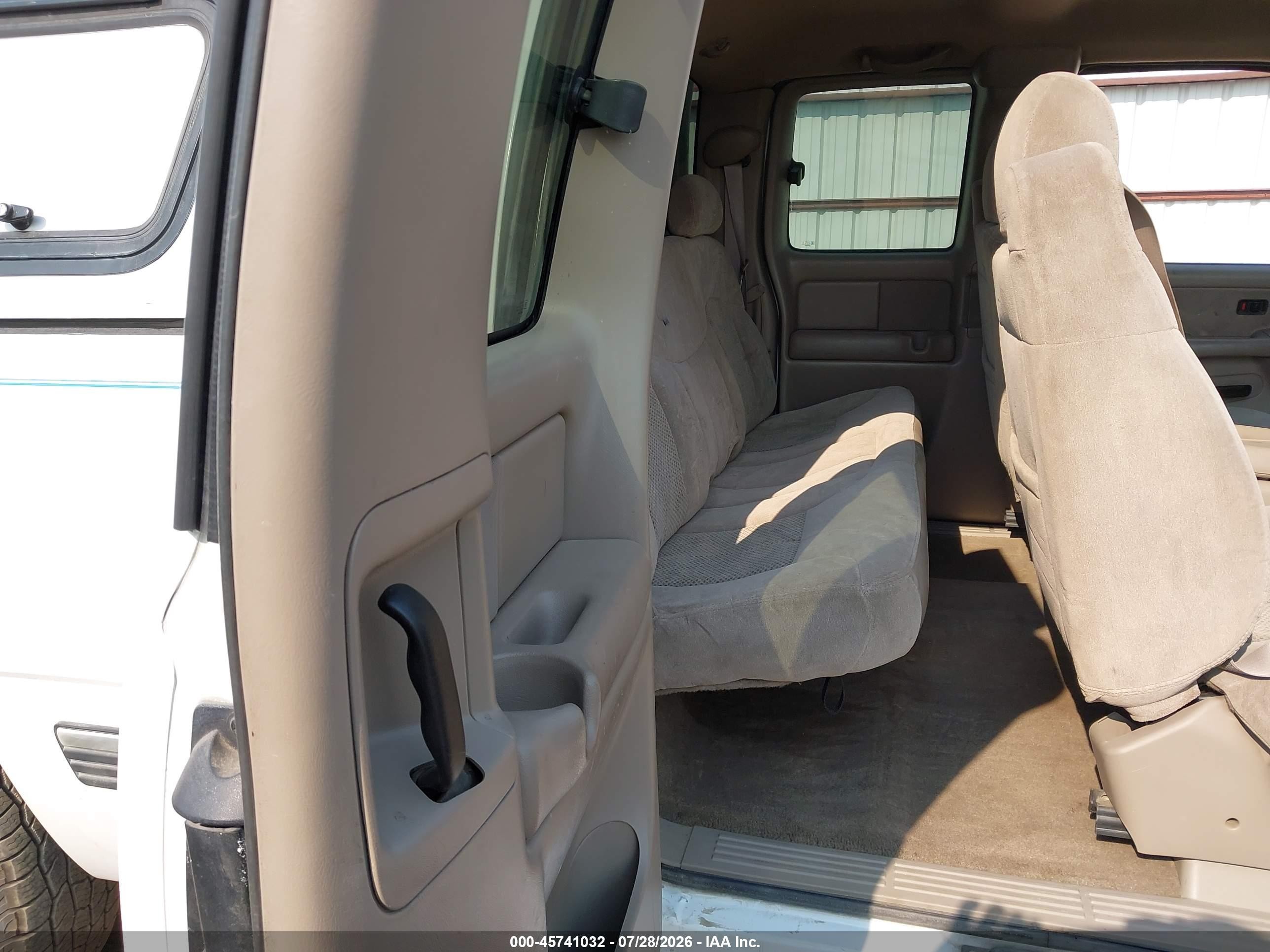 2002 Chevrolet Silverado 1500 Ls White vin: 2GCEK19T721137060