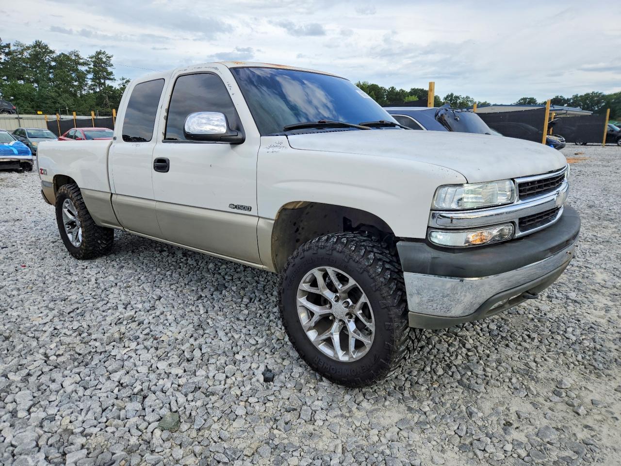 2002 Chevrolet Silverado K1500 White vin: 2GCEK19T721362689