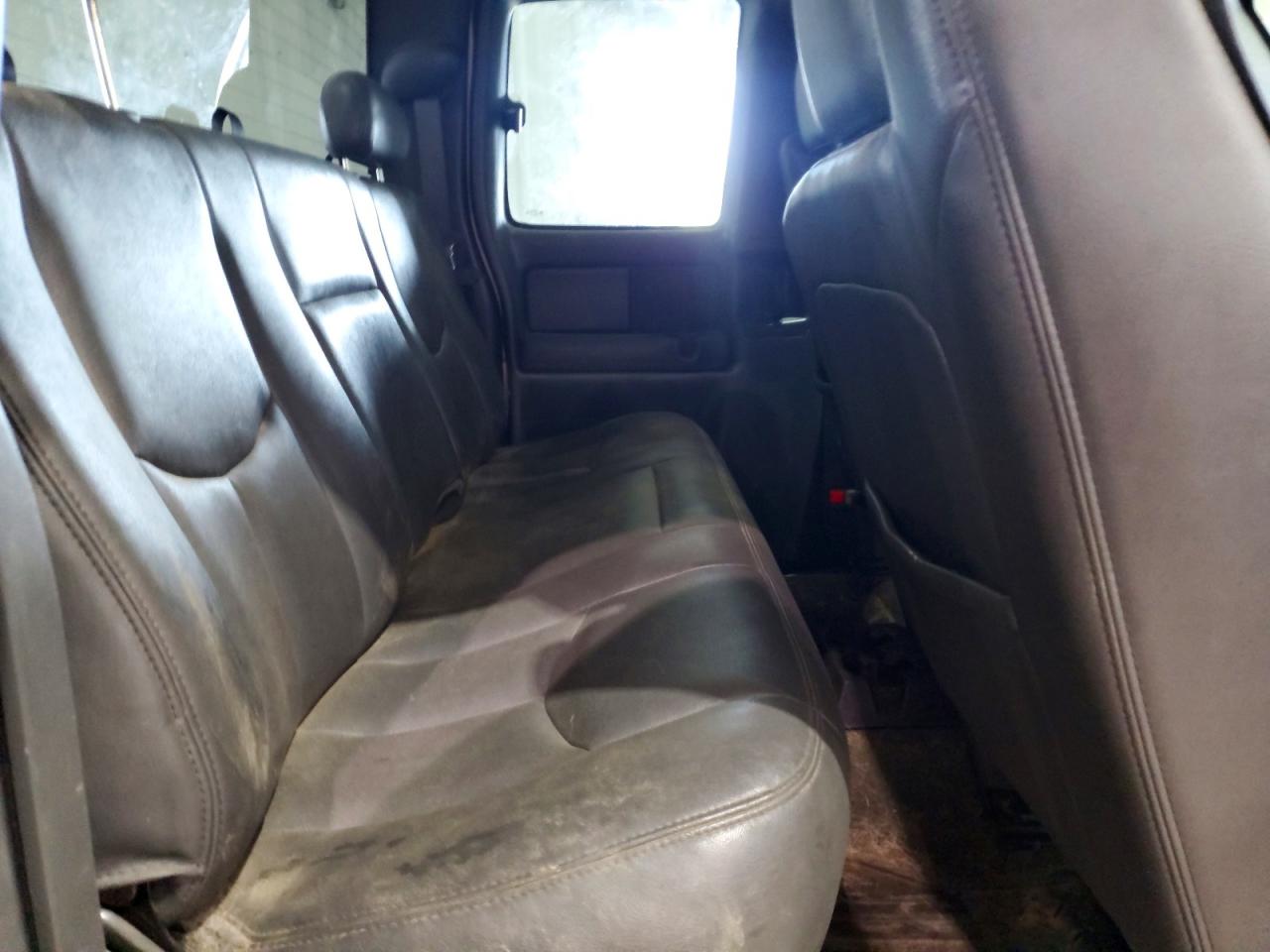 2004 Chevrolet Silverado K1500 Золотой vin: 2GCEK19T741241163