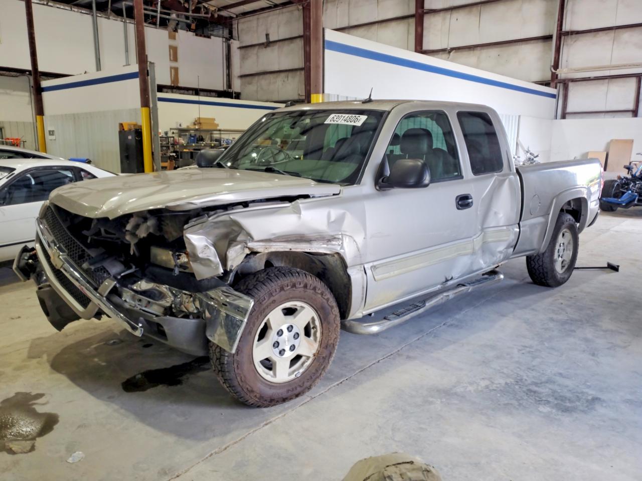 2004 Chevrolet Silverado K1500 Золотой vin: 2GCEK19T741241163