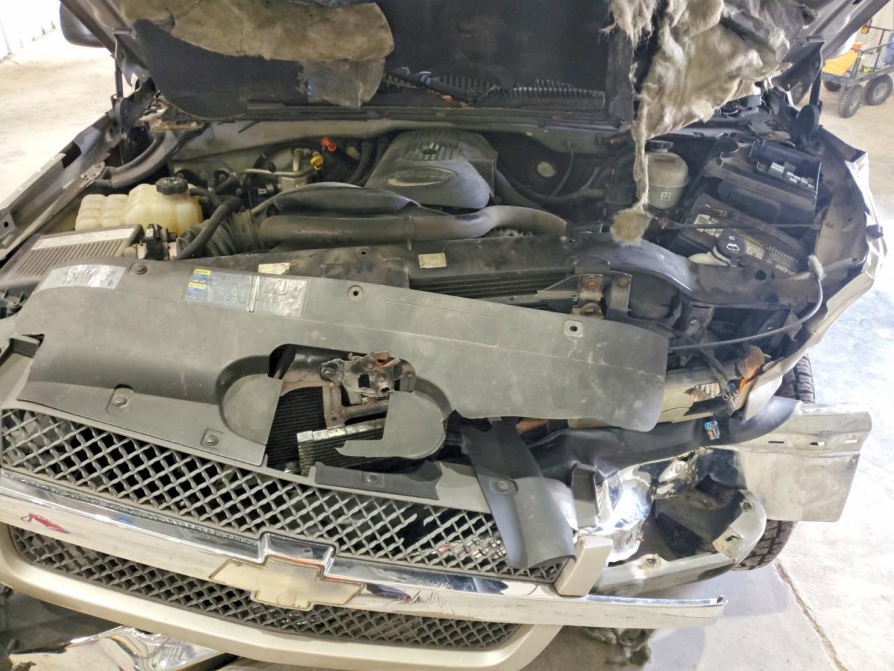 2004 Chevrolet Silverado K1500 Золотой vin: 2GCEK19T741241163