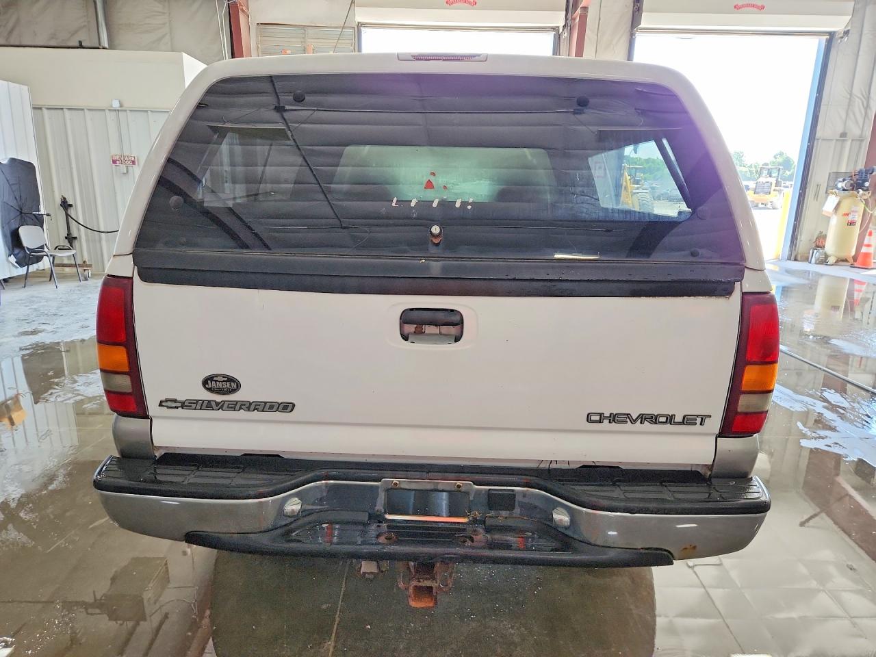 2001 Chevrolet Silverado K1500 White vin: 2GCEK19T811262633
